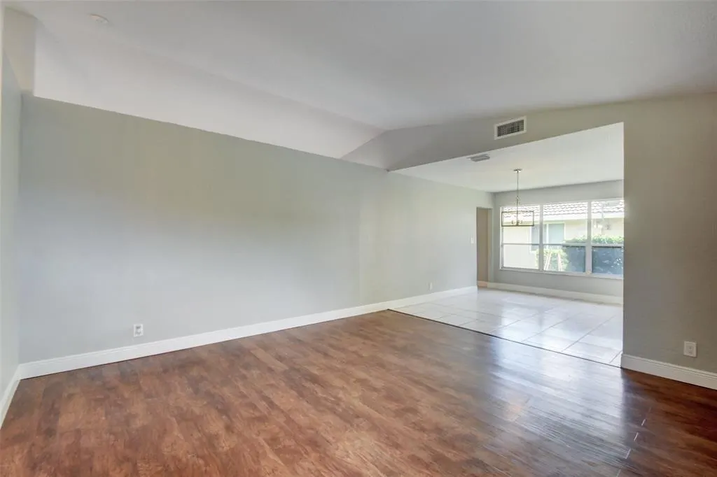 637 NW 100 Lane