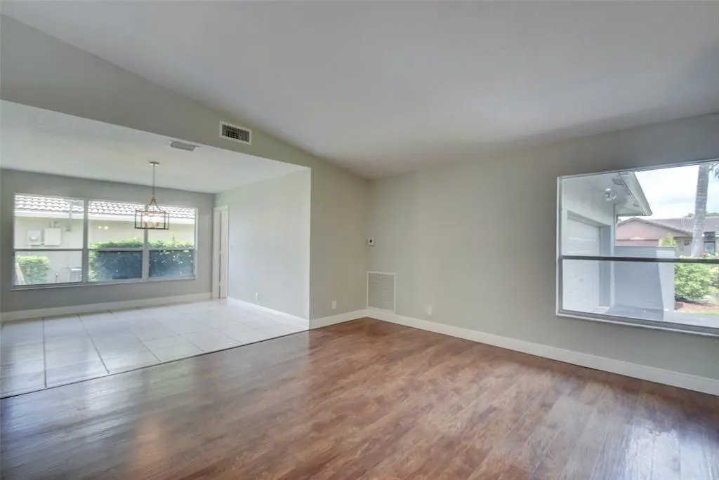 637 NW 100 Lane