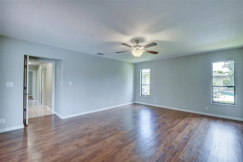 637 NW 100 Lane