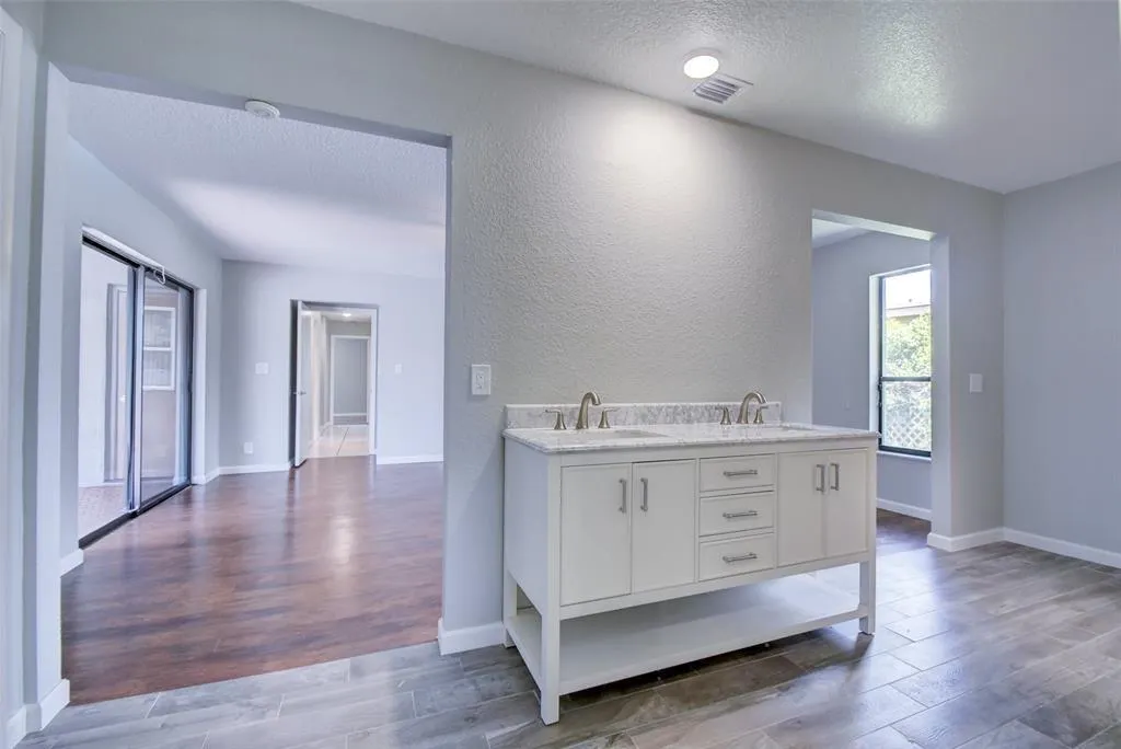 637 NW 100 Lane