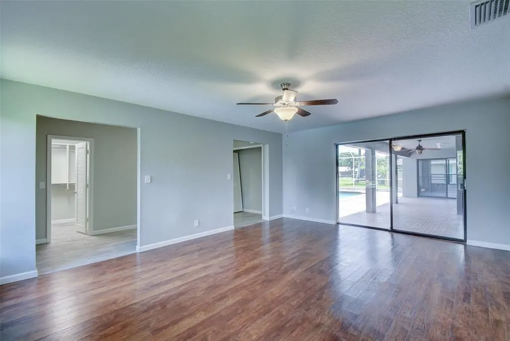 637 NW 100 Lane