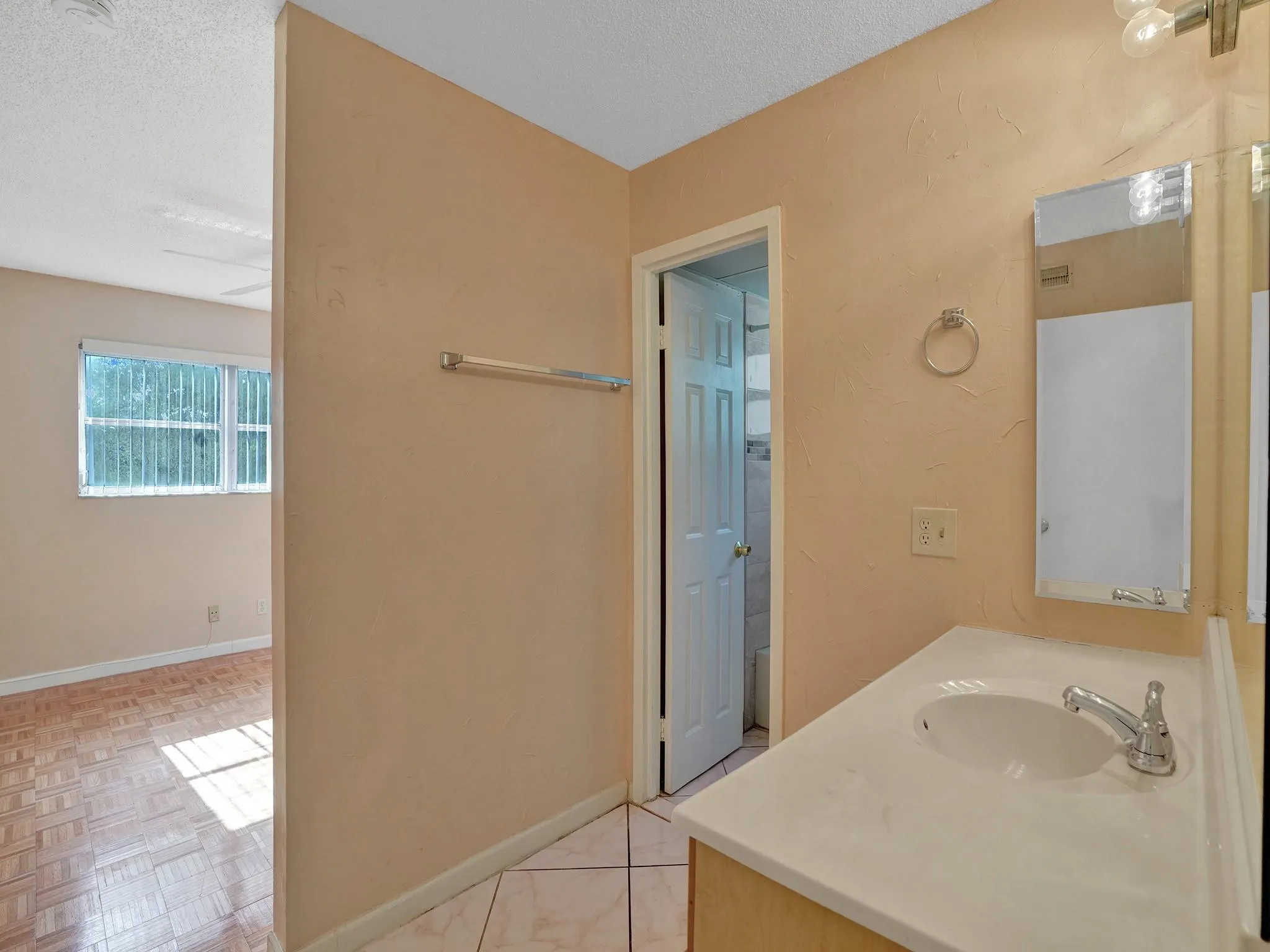 3000 Riverside Dr, #202