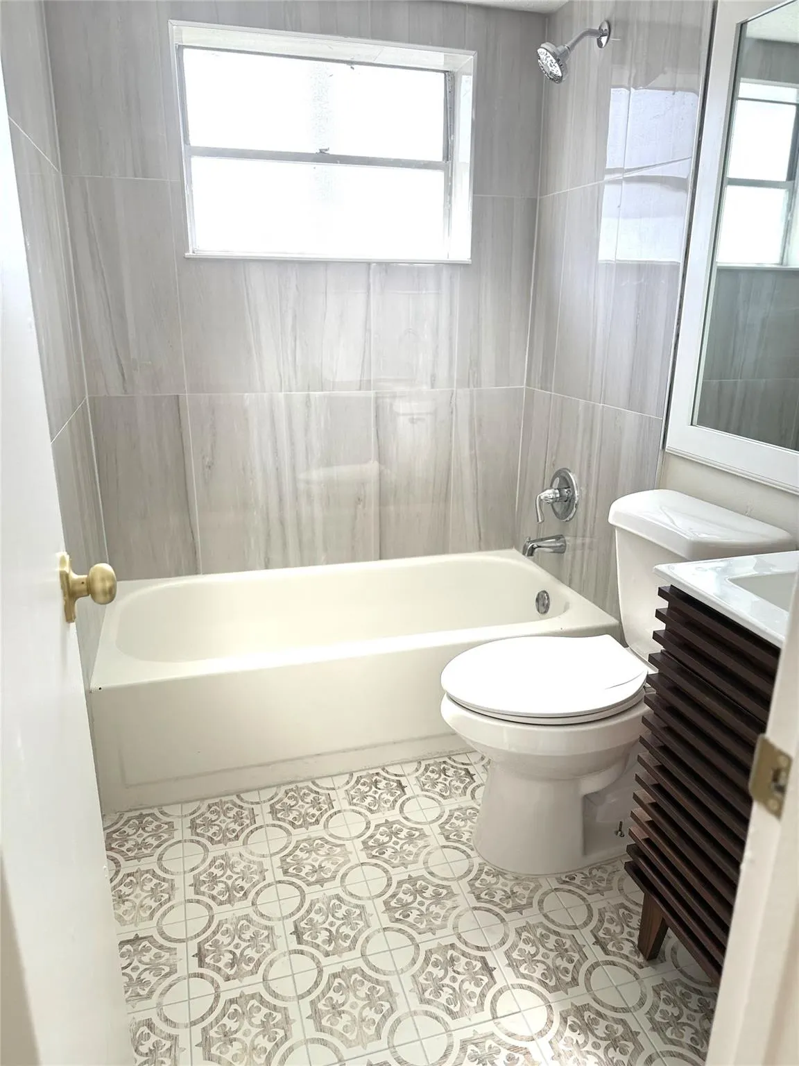 2720 Forest Hills Blvd, #204