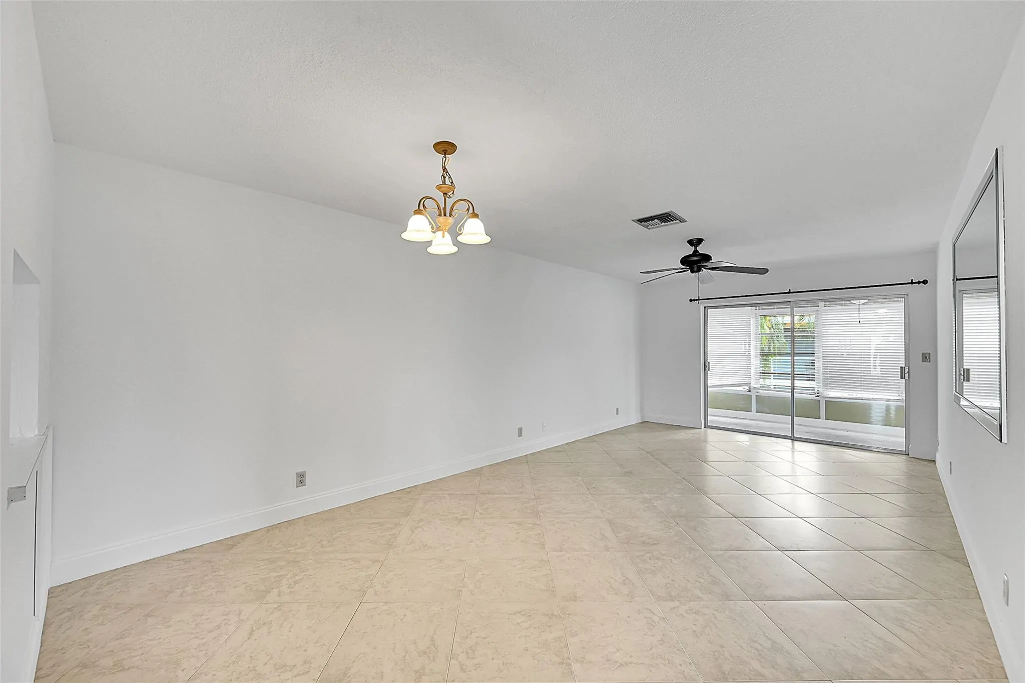 2111 NE 42nd Ct, #201w