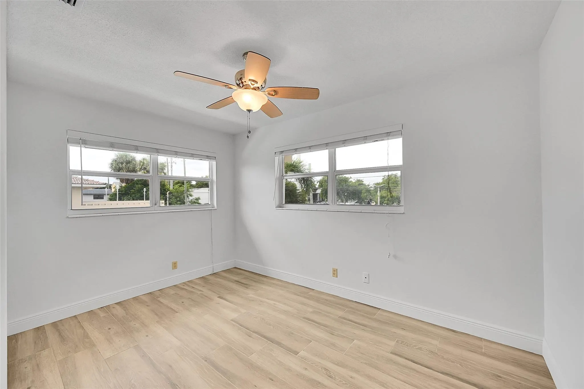2111 NE 42nd Ct, #201w