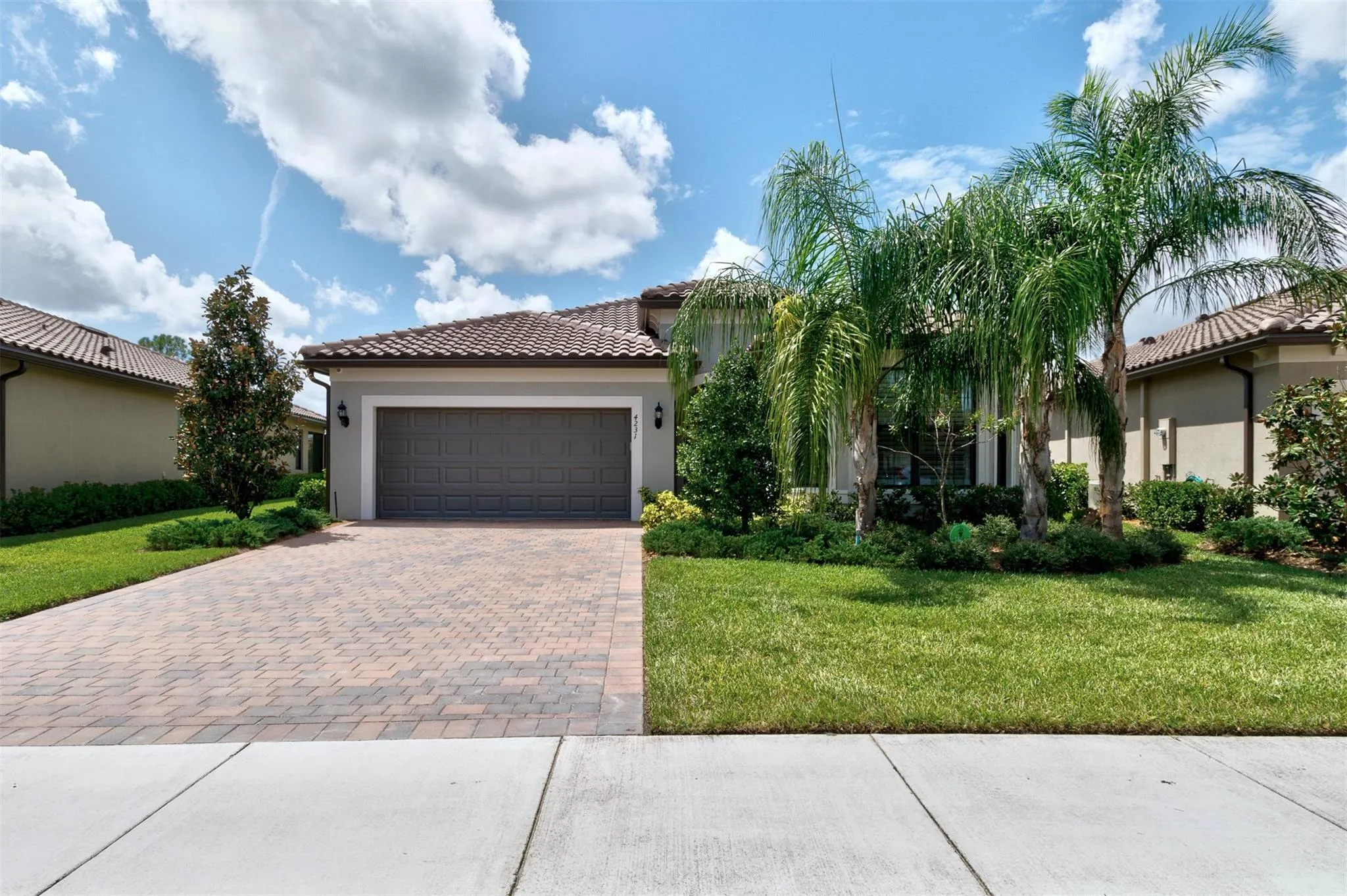 4231 E Basket Oak Cir