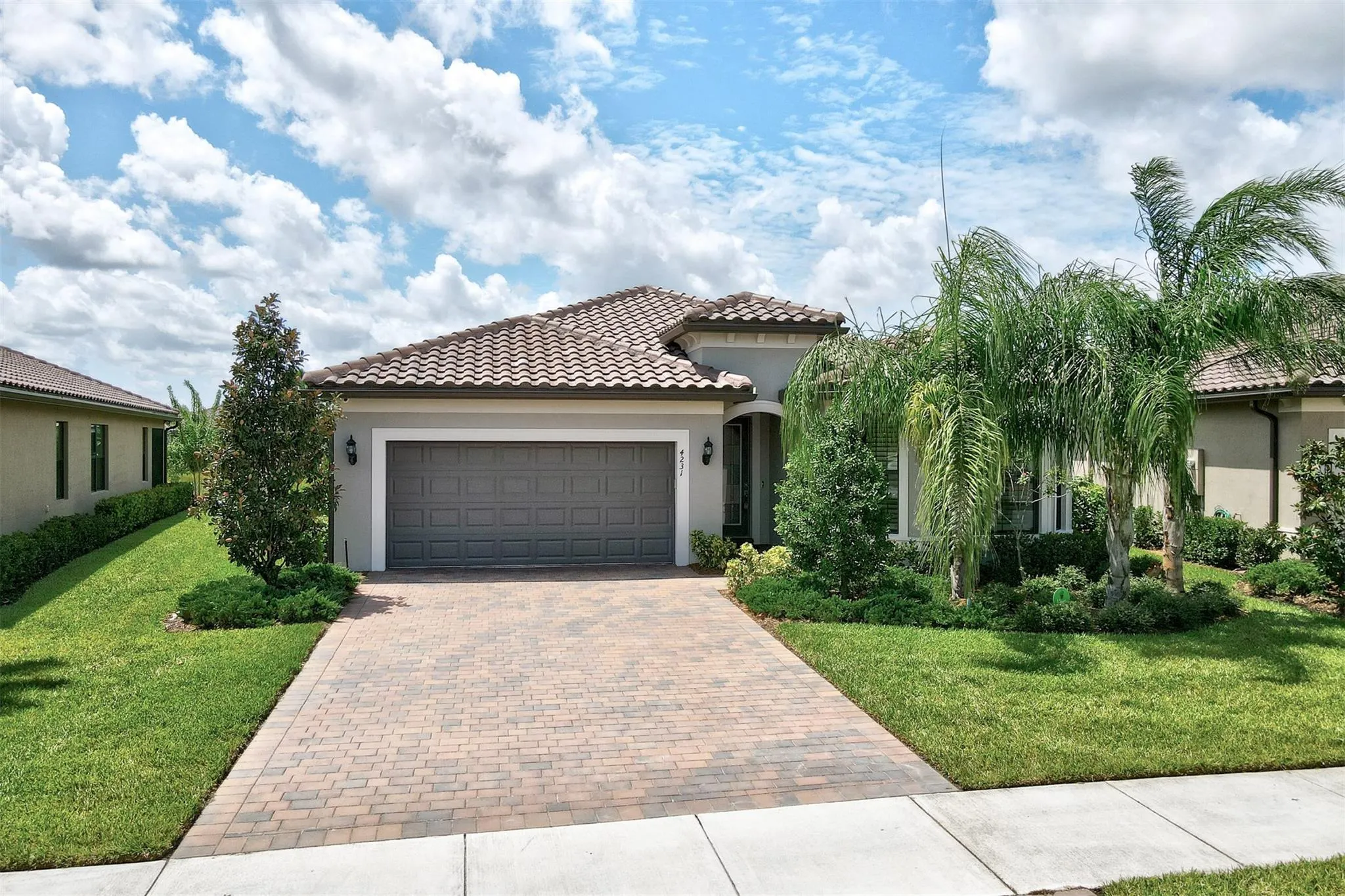 4231 E Basket Oak Cir