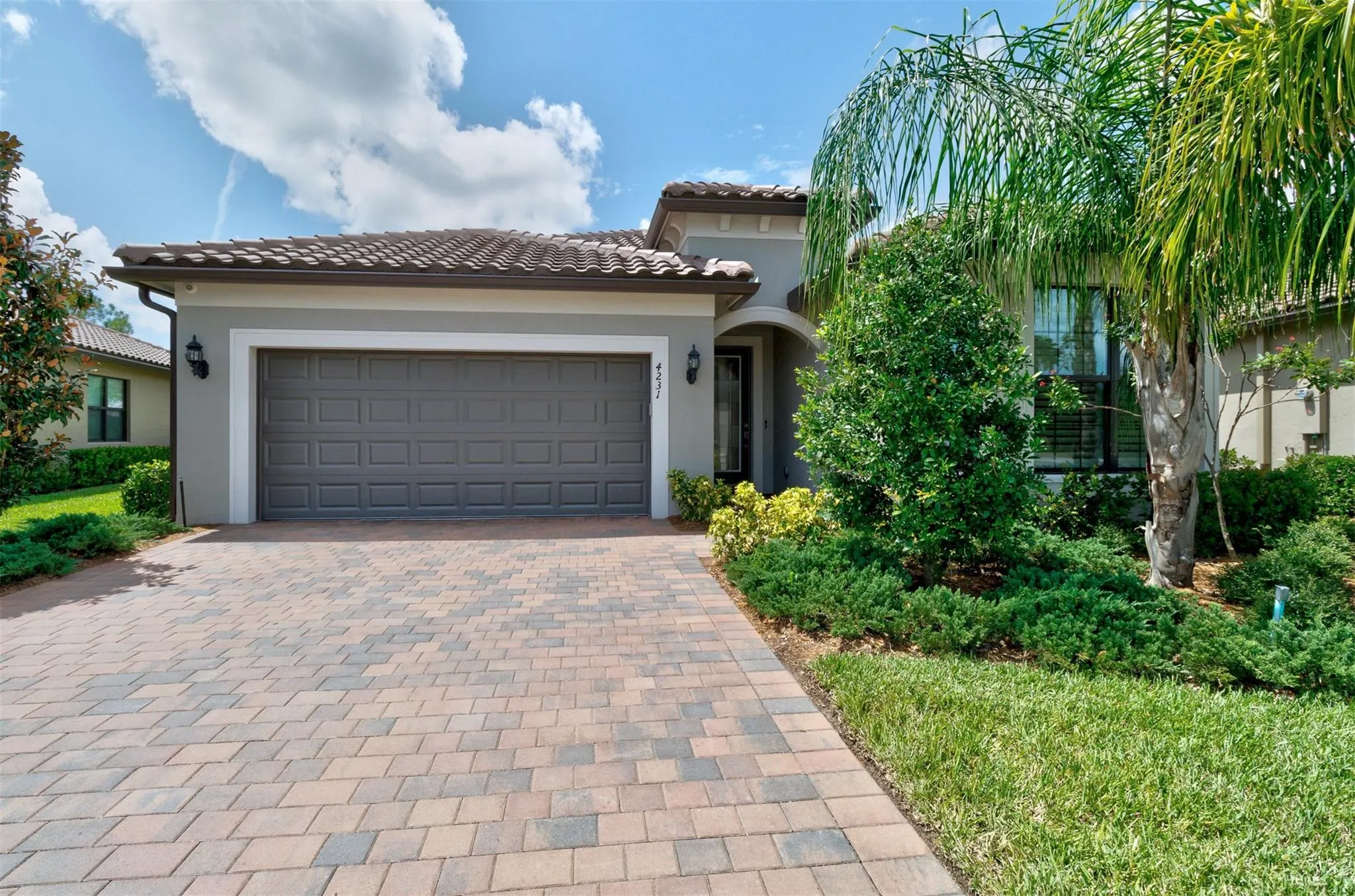 4231 E Basket Oak Cir