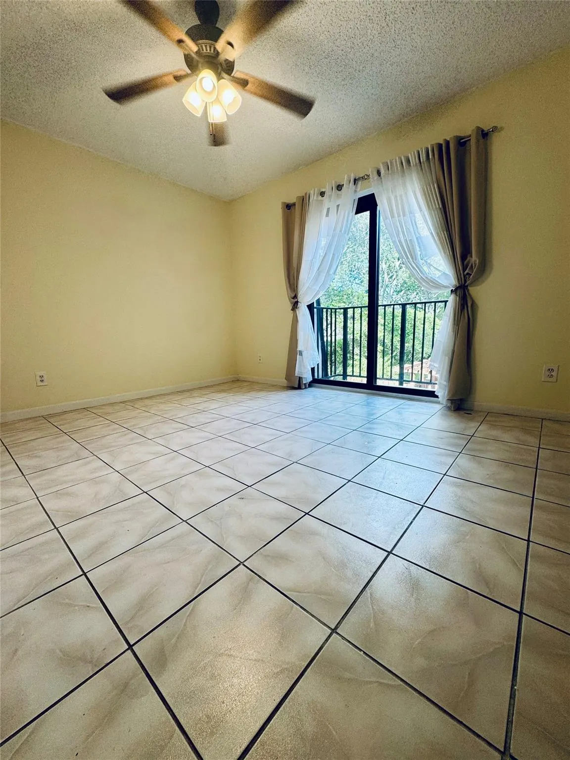11873 SW 8th Ct