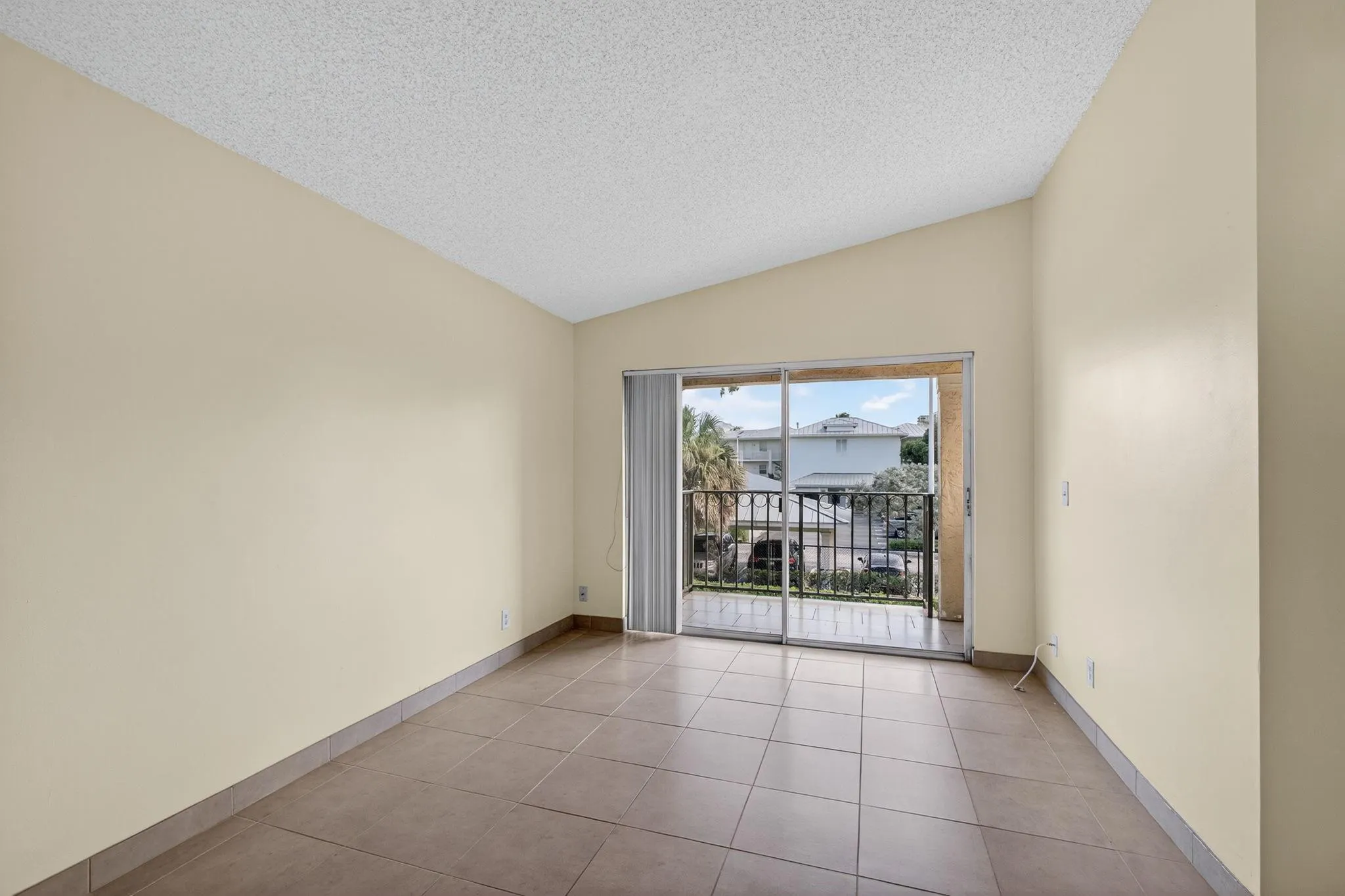 1010 Lake Shore Dr, #201
