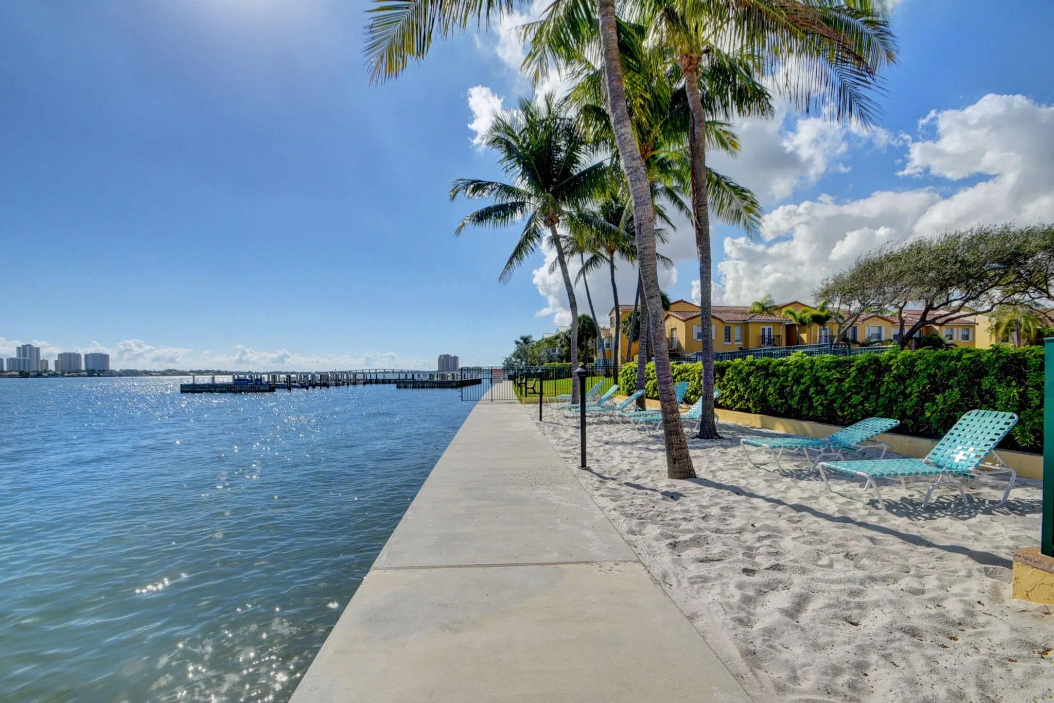 1010 Lake Shore Dr, #201