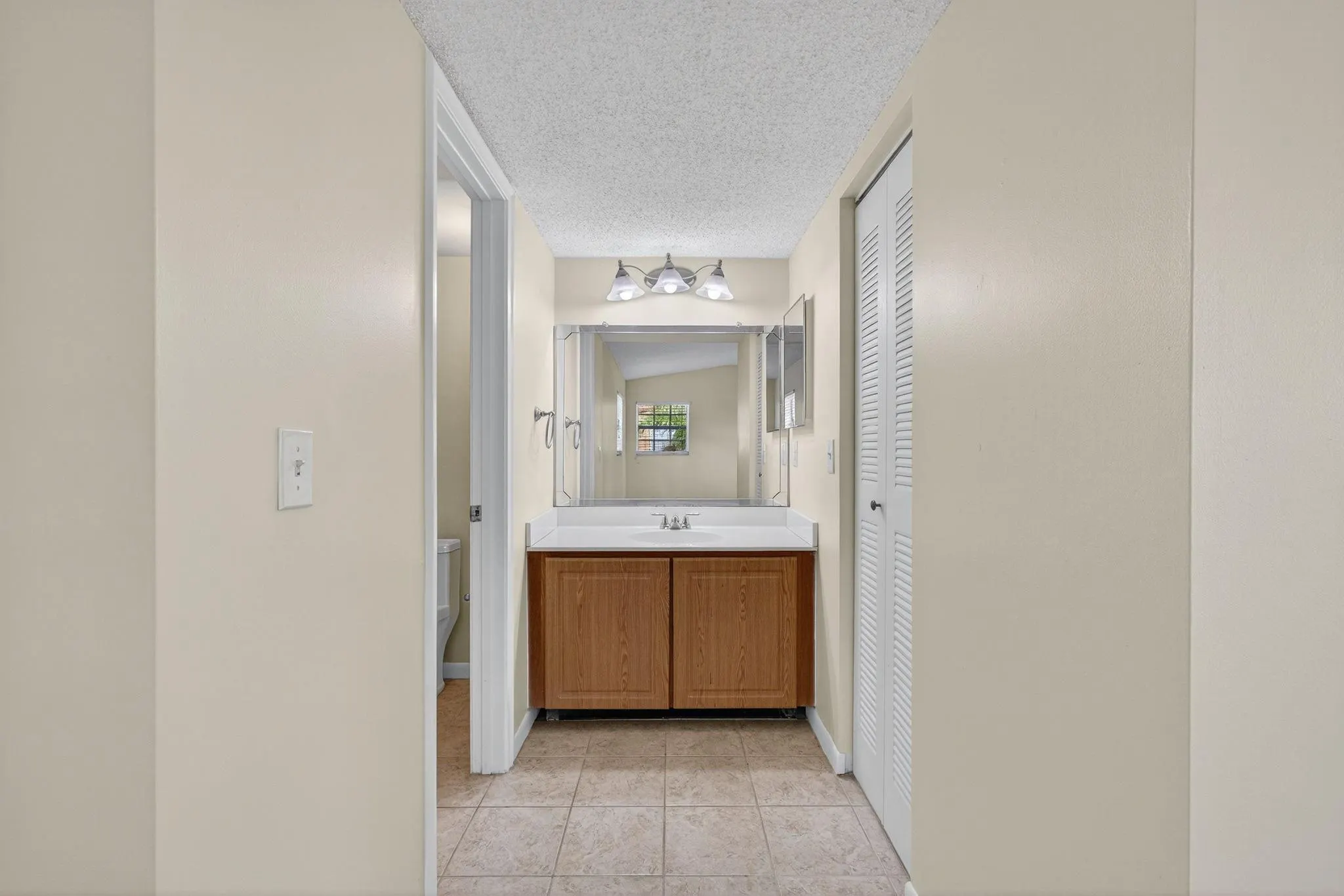 1010 Lake Shore Dr, #201