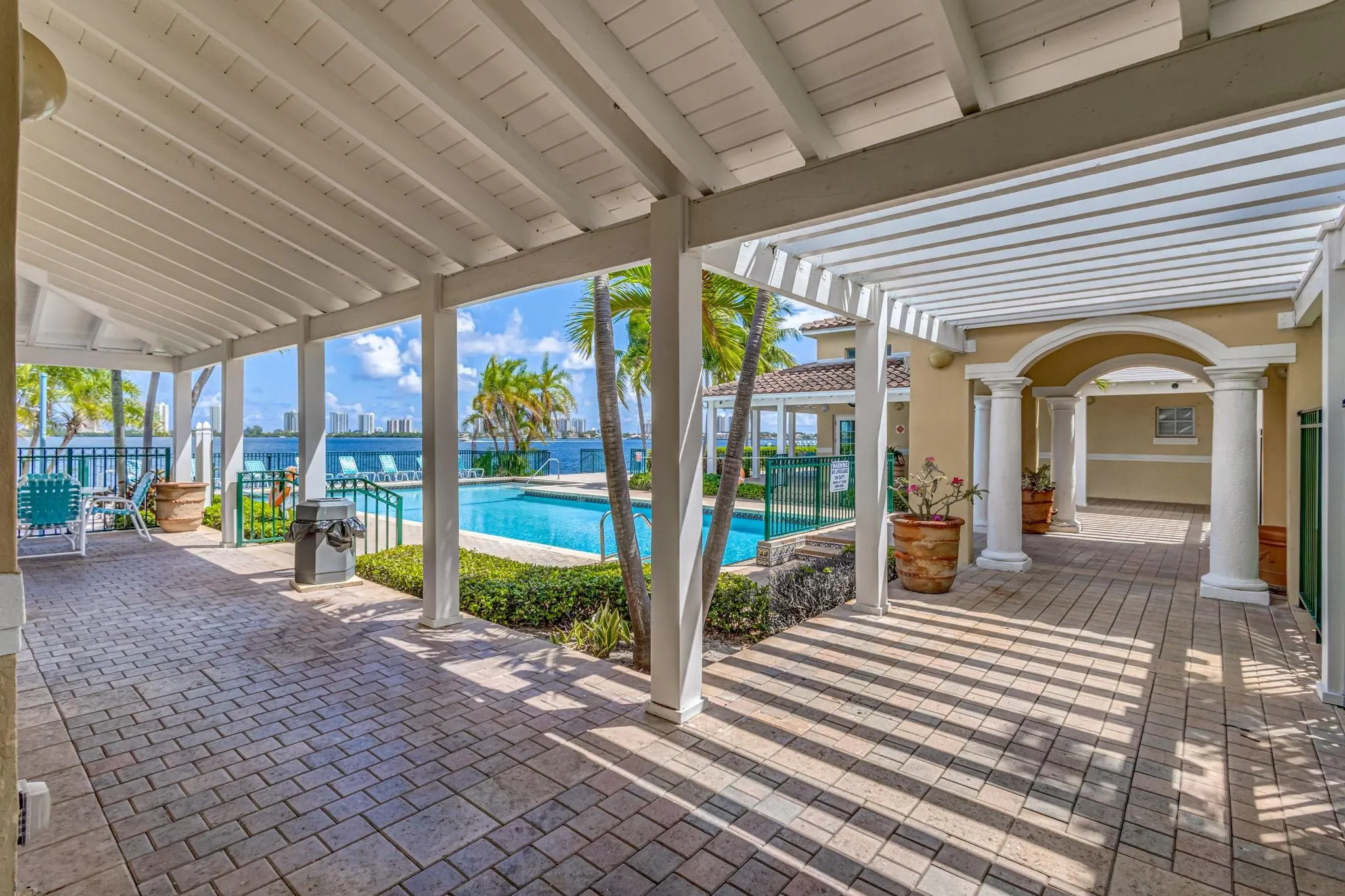 1010 Lake Shore Dr, #201