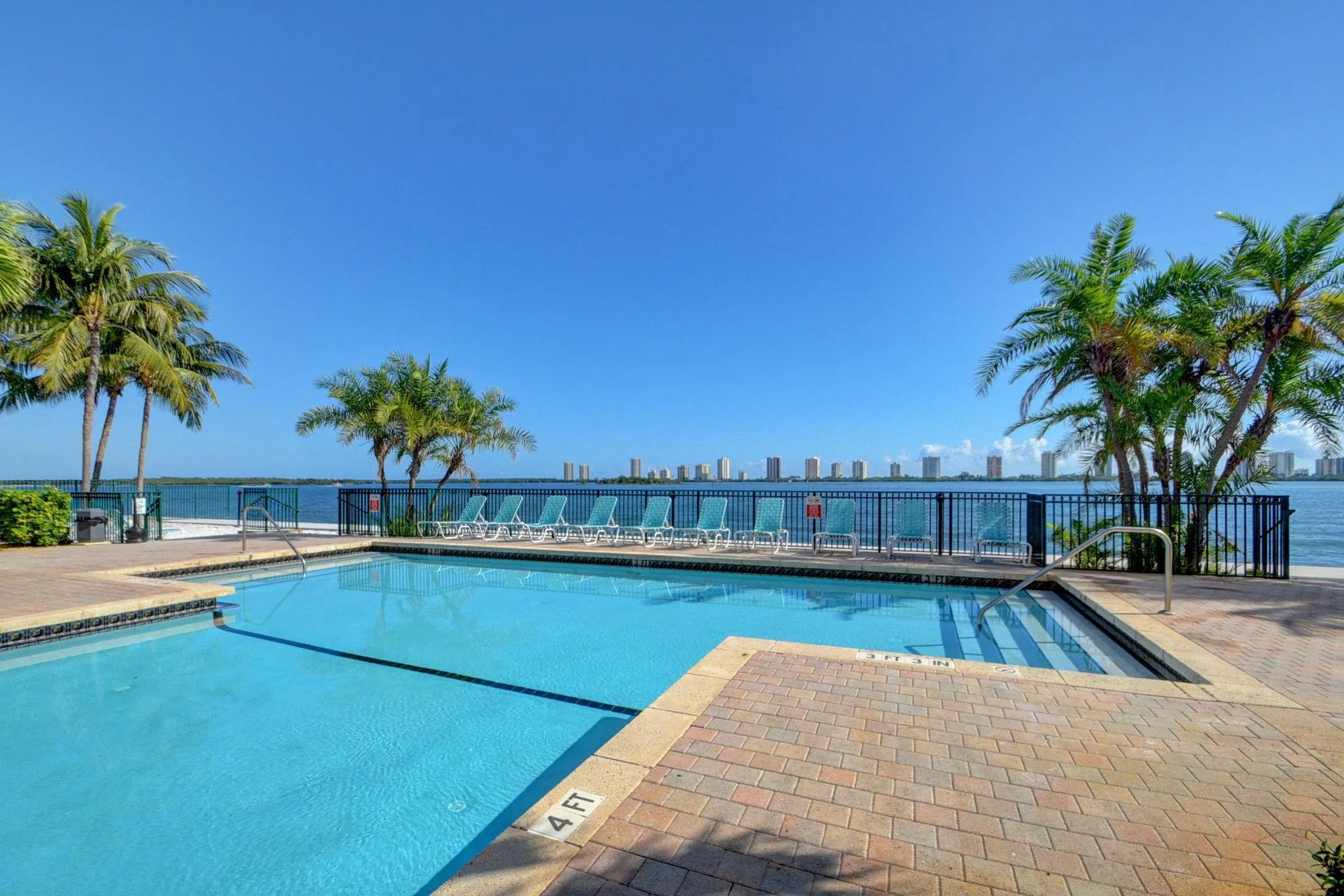 1010 Lake Shore Dr, #201