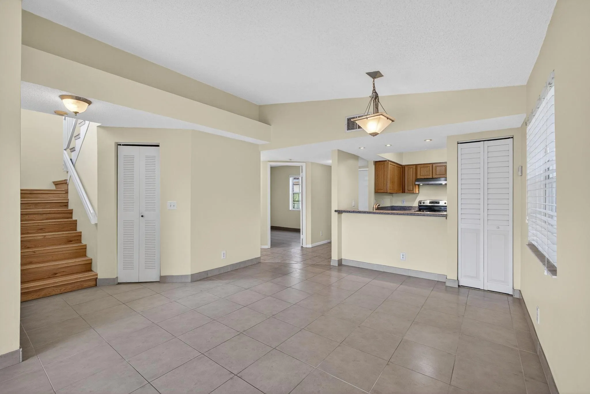 1010 Lake Shore Dr, #201