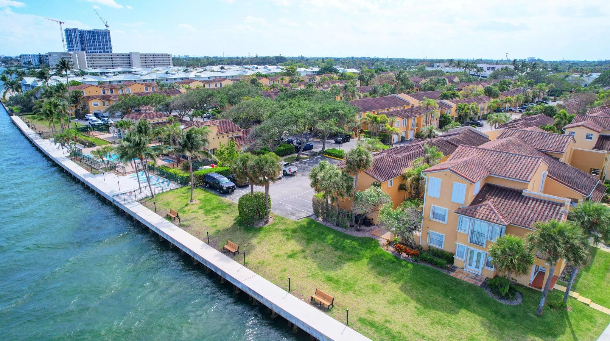 1010 Lake Shore Dr, #201