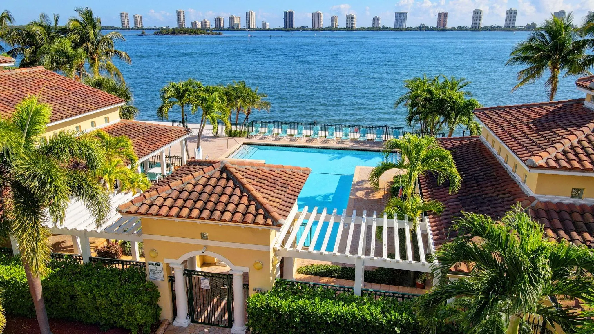 1010 Lake Shore Dr, #201