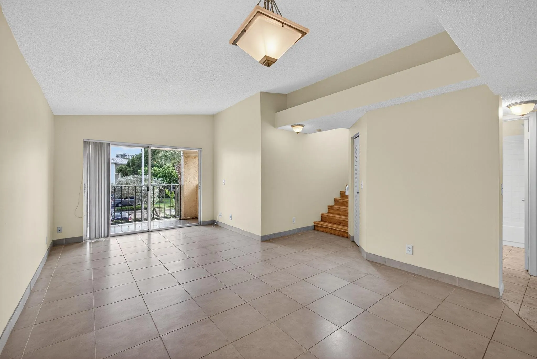 1010 Lake Shore Dr, #201