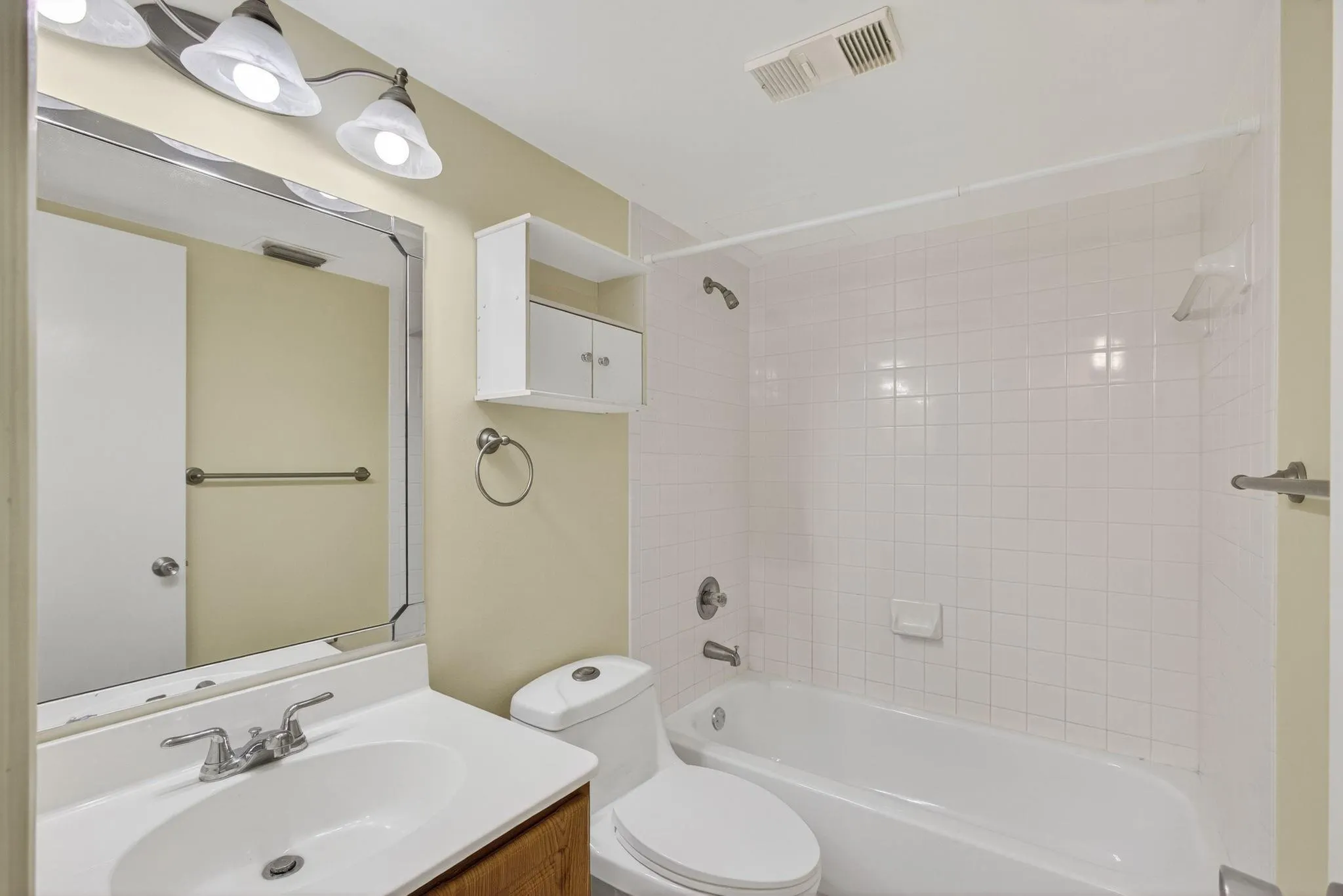1010 Lake Shore Dr, #201