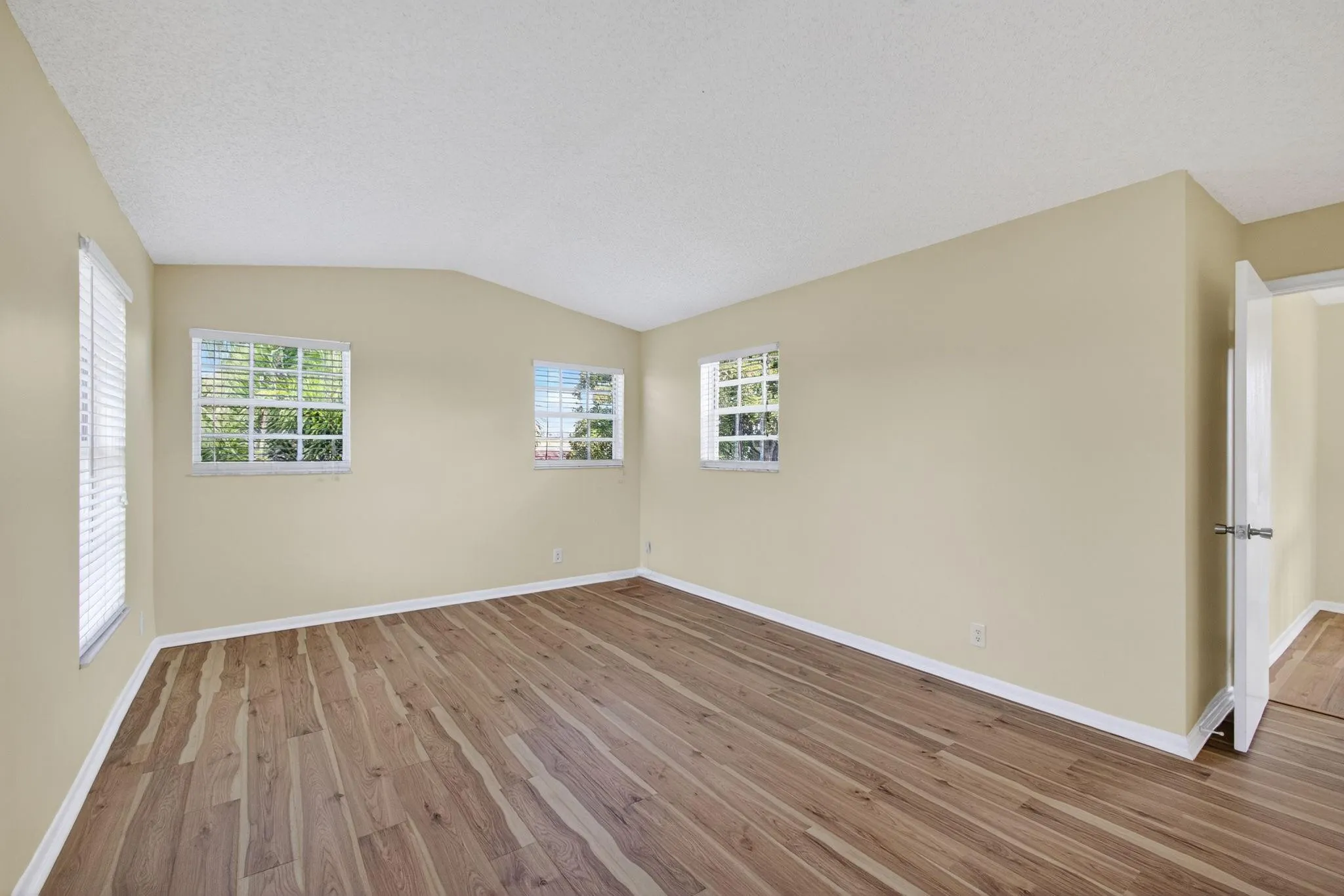 1010 Lake Shore Dr, #201