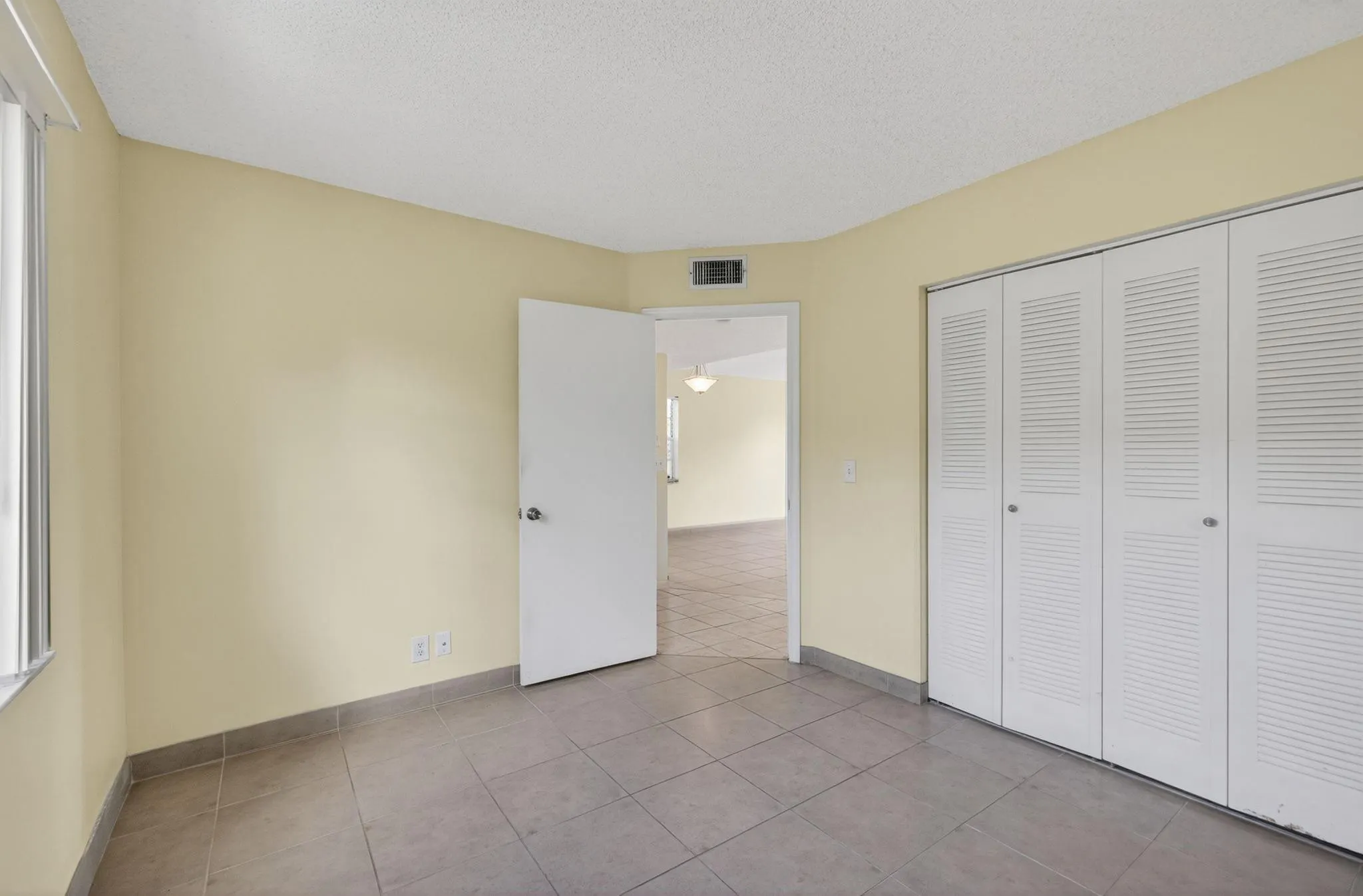 1010 Lake Shore Dr, #201