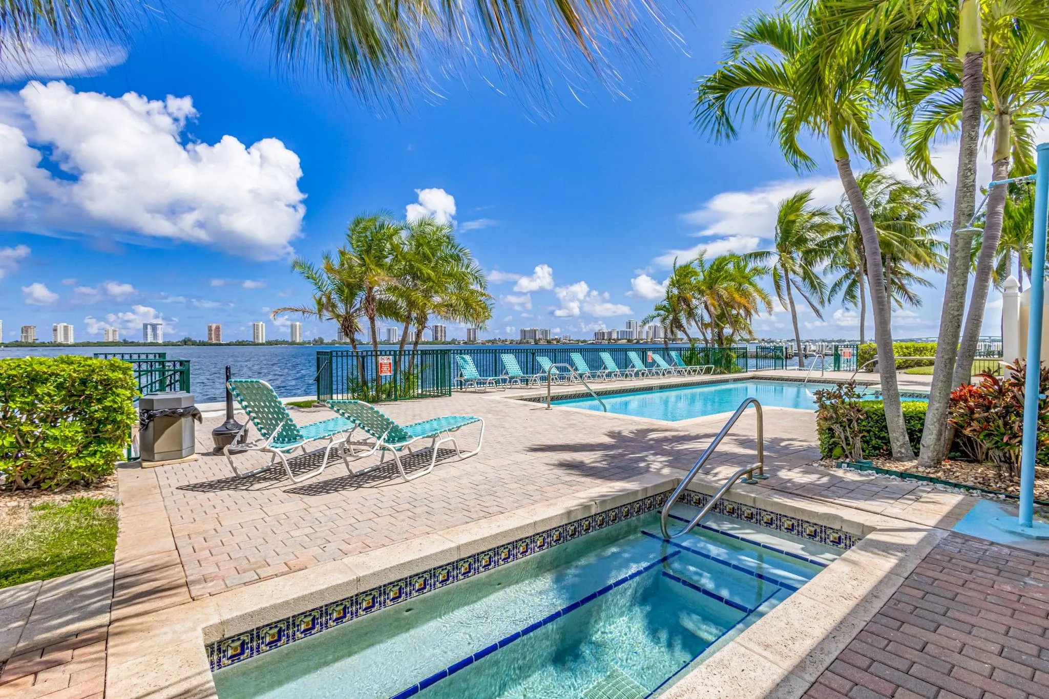 1010 Lake Shore Dr, #201