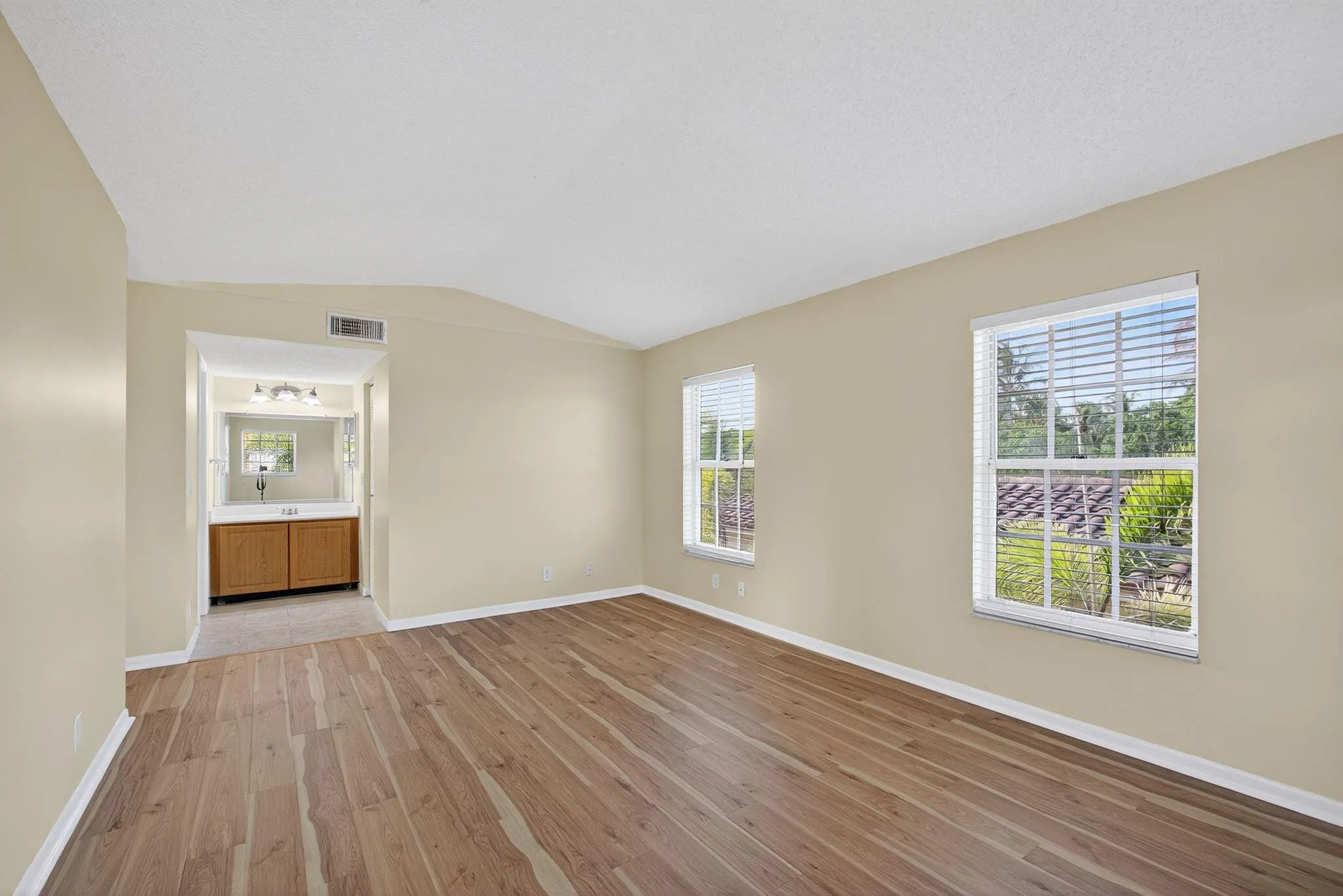 1010 Lake Shore Dr, #201