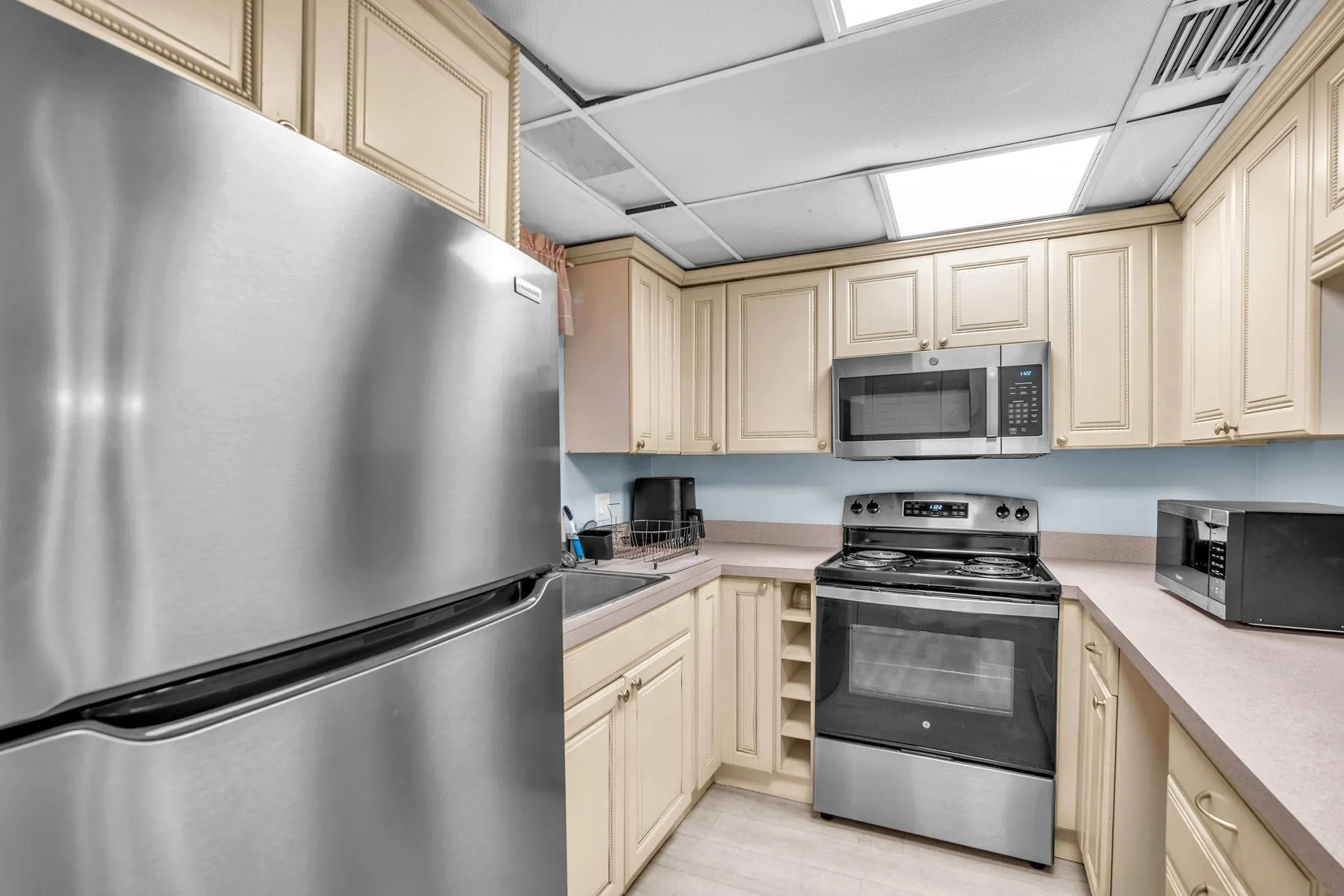 12025 W Greenway Drive, #104