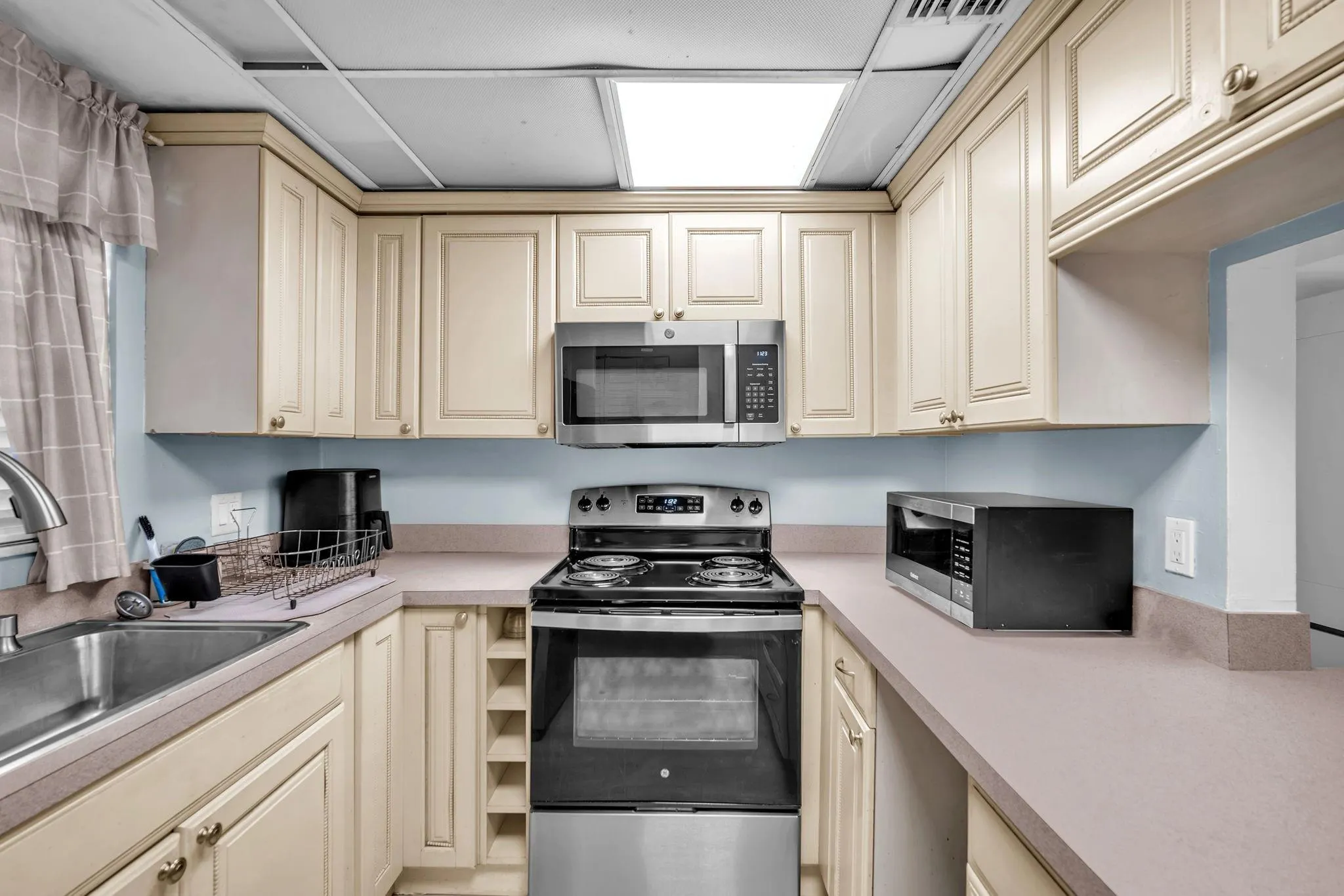 12025 W Greenway Drive, #104