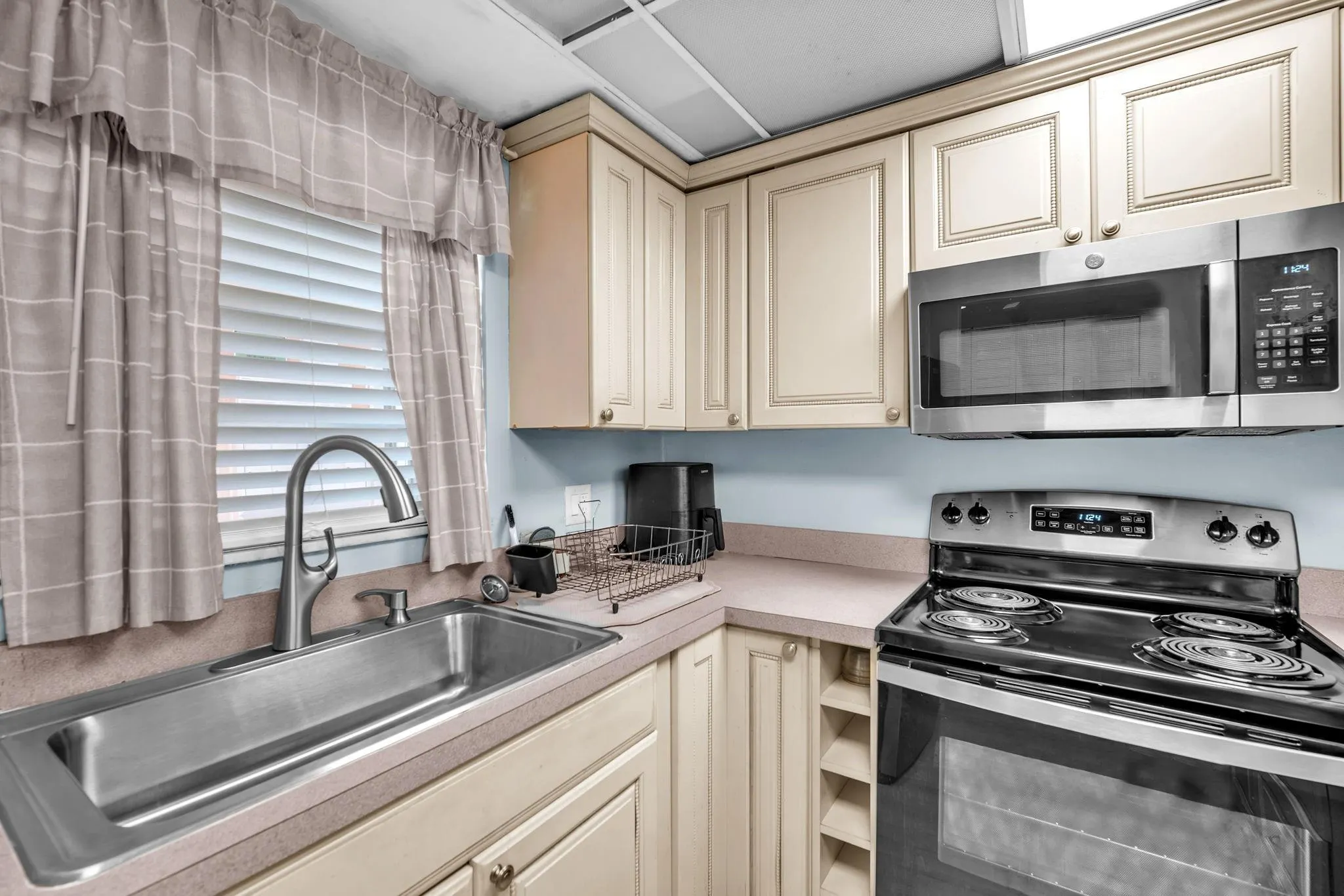 12025 W Greenway Drive, #104
