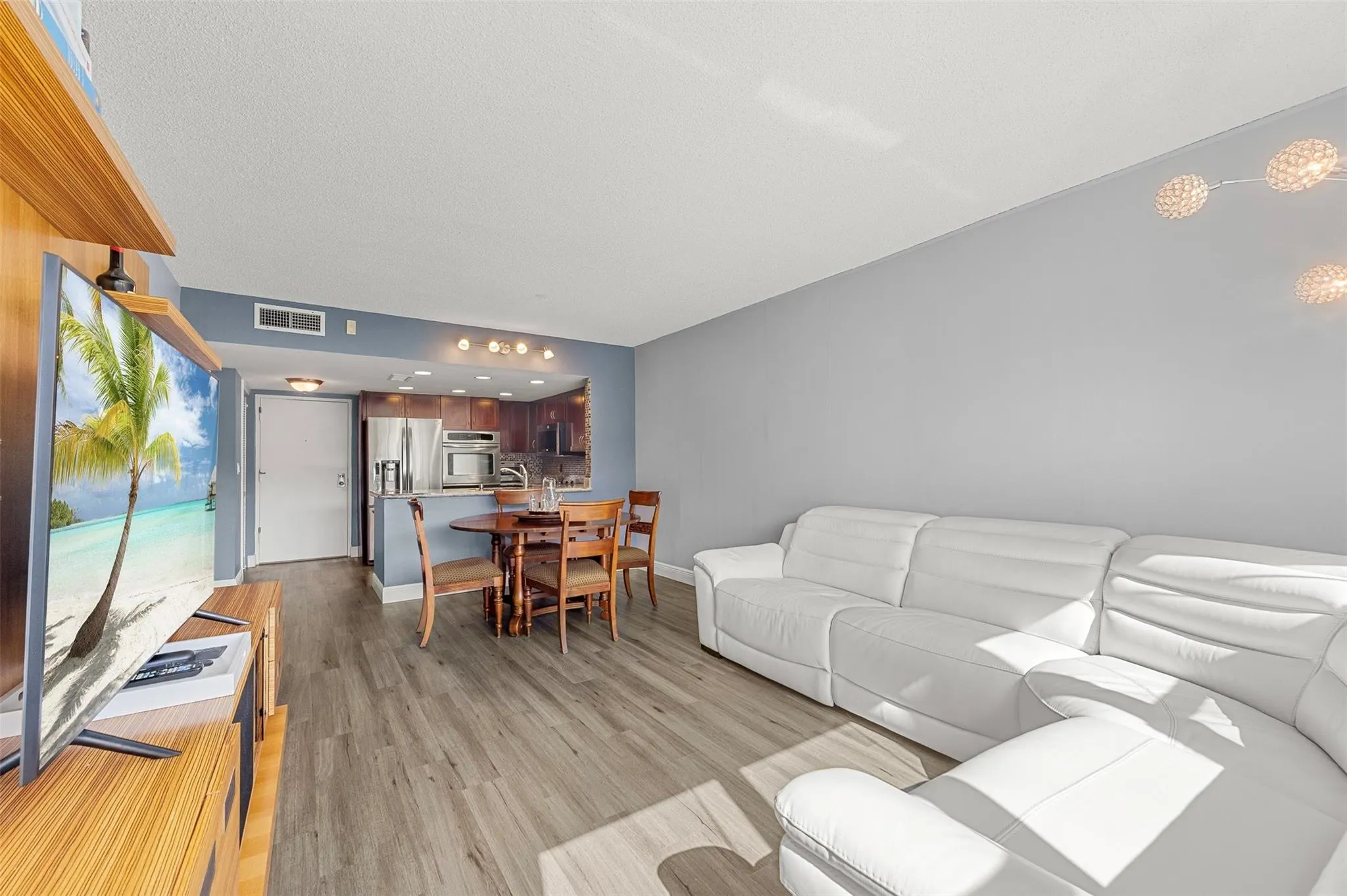 1000 River Reach Dr, #402