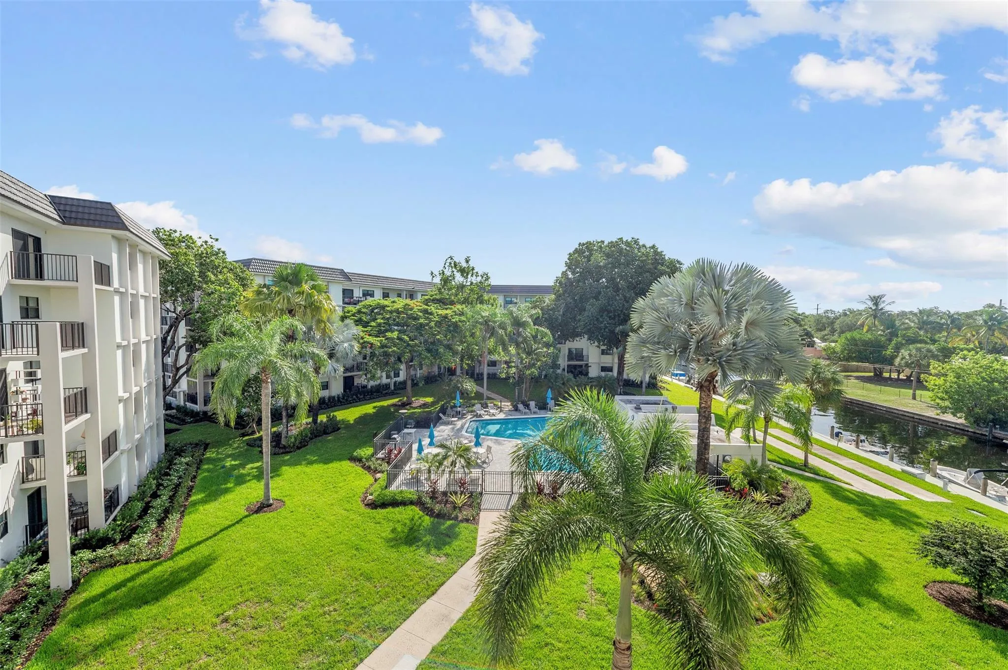 1000 River Reach Dr, #402
