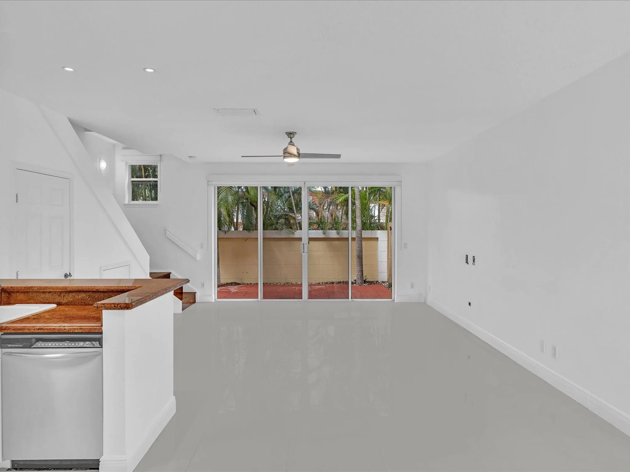 812 SE 4th Court
