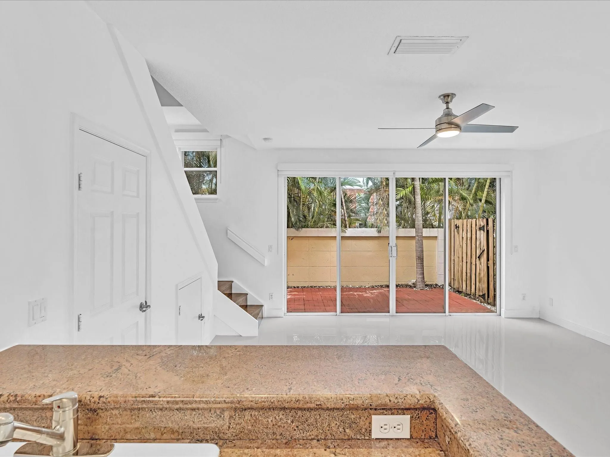 812 SE 4th Court