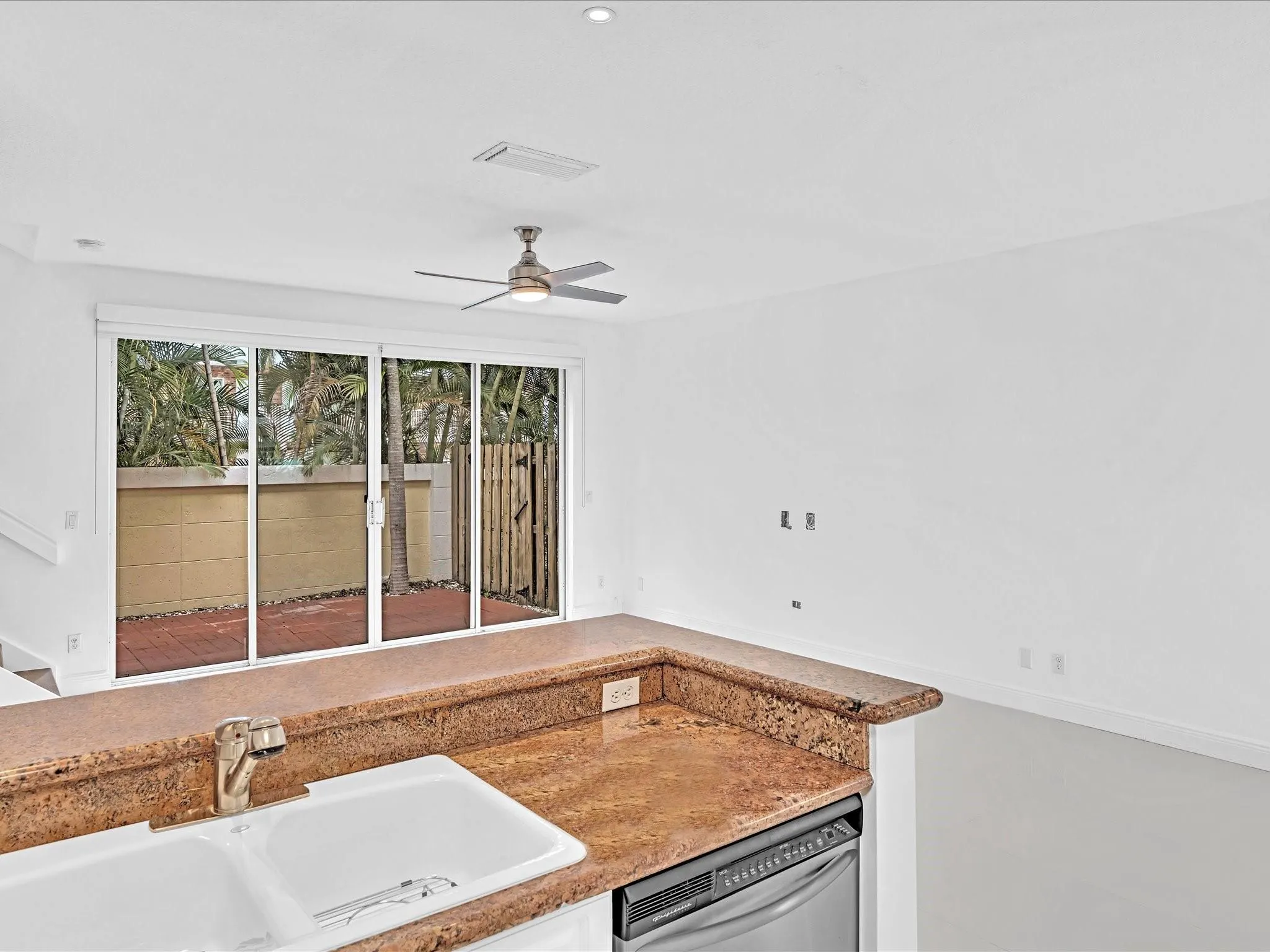 812 SE 4th Court