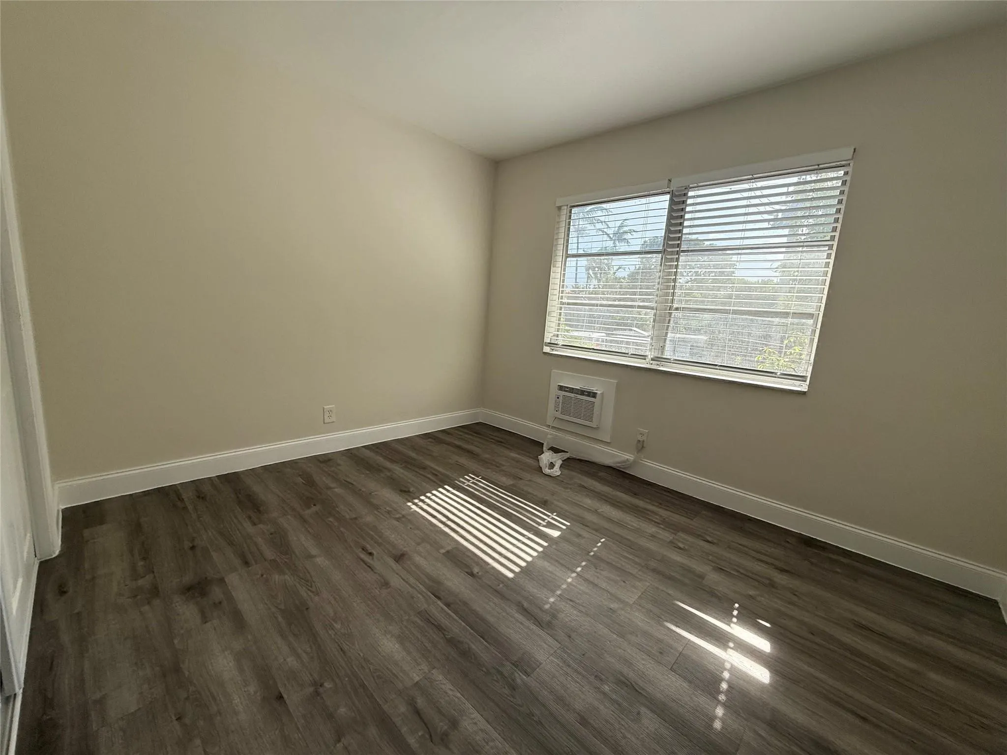 700 SE 13th St, #10