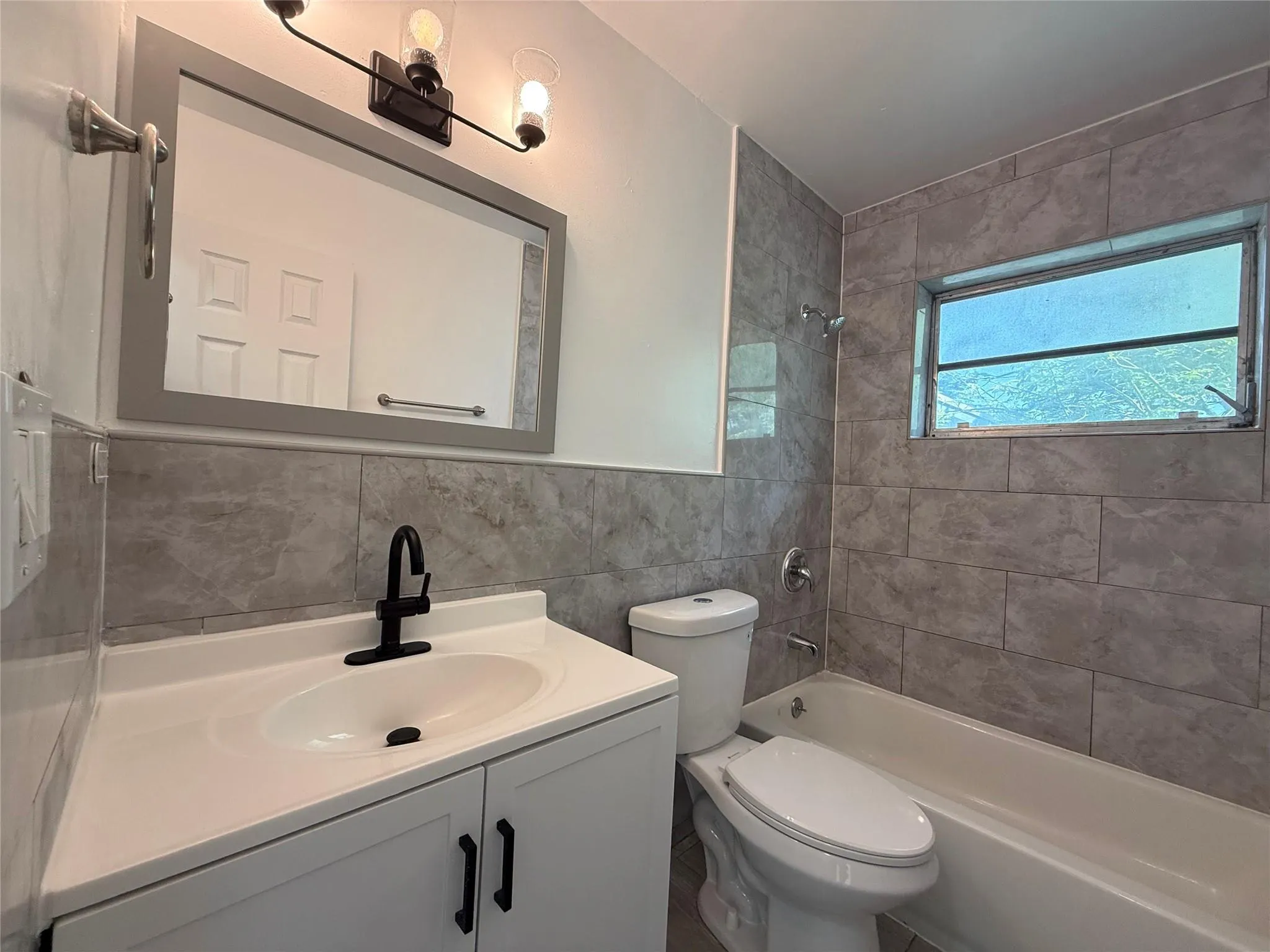 700 SE 13th St, #10