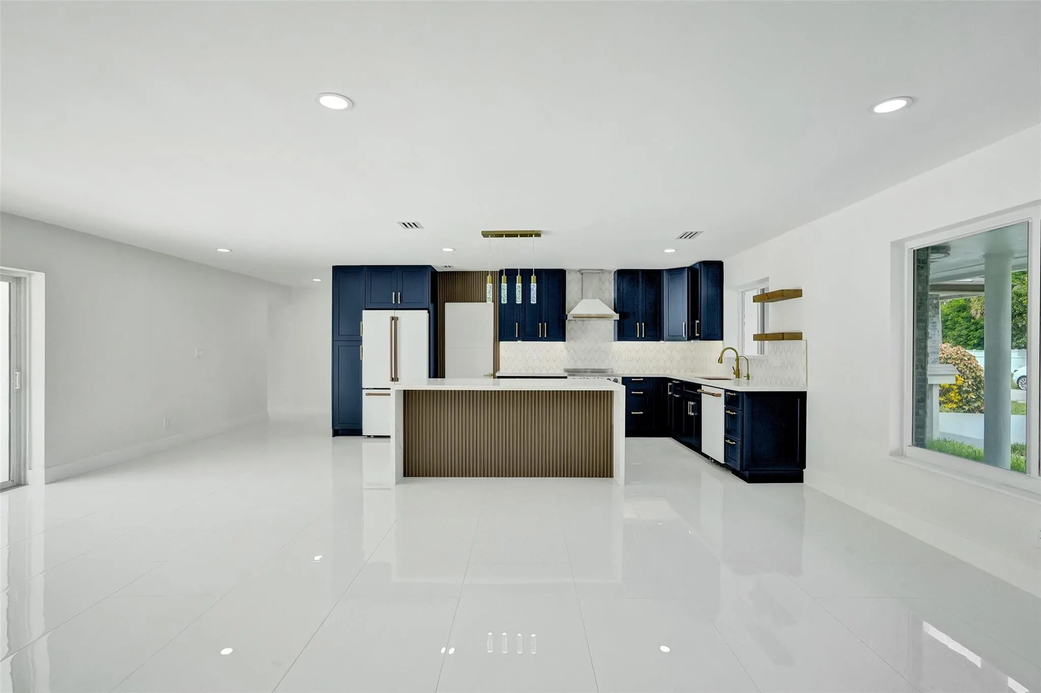 2615 NW 9th Ter