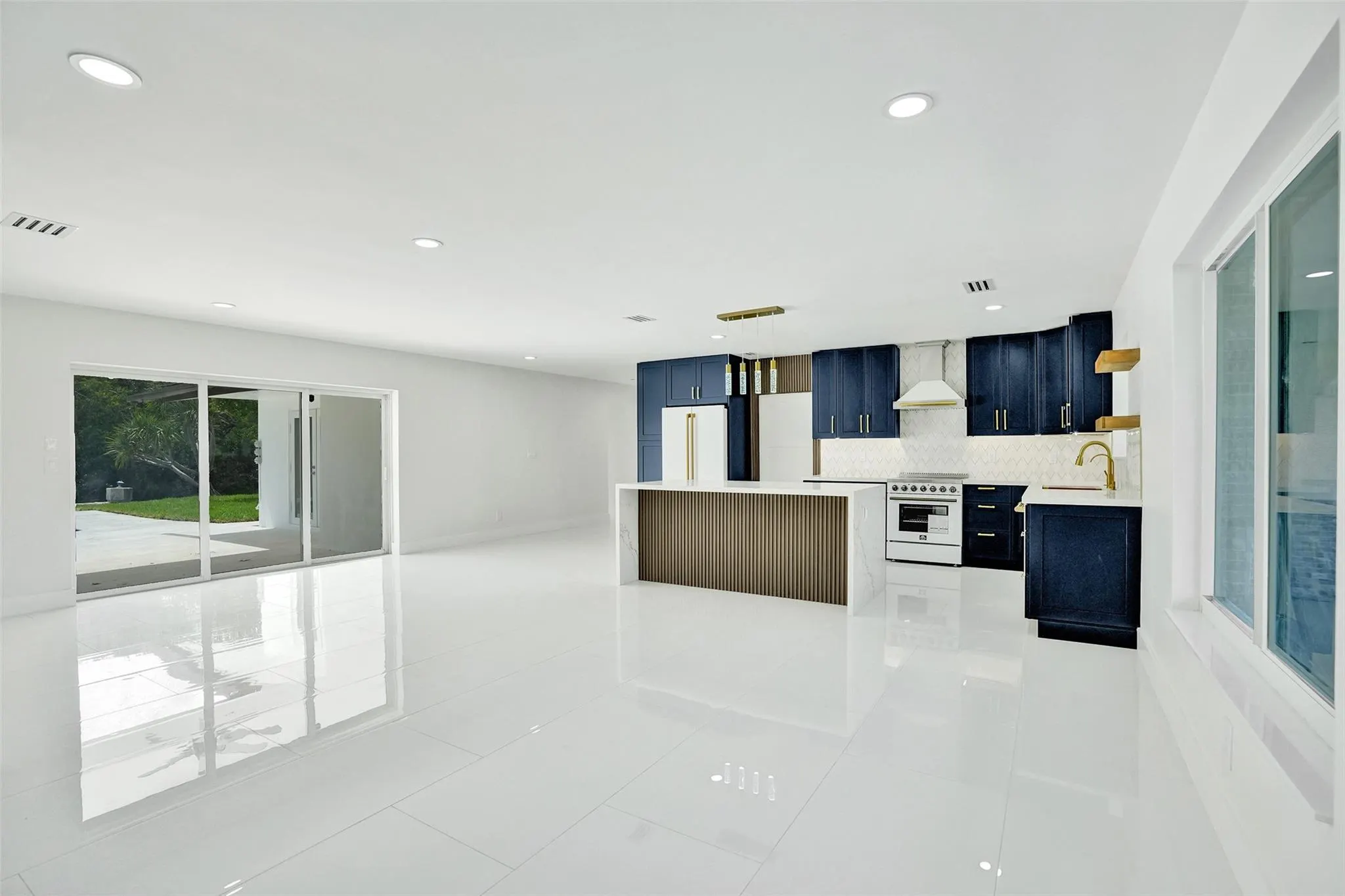 2615 NW 9th Ter