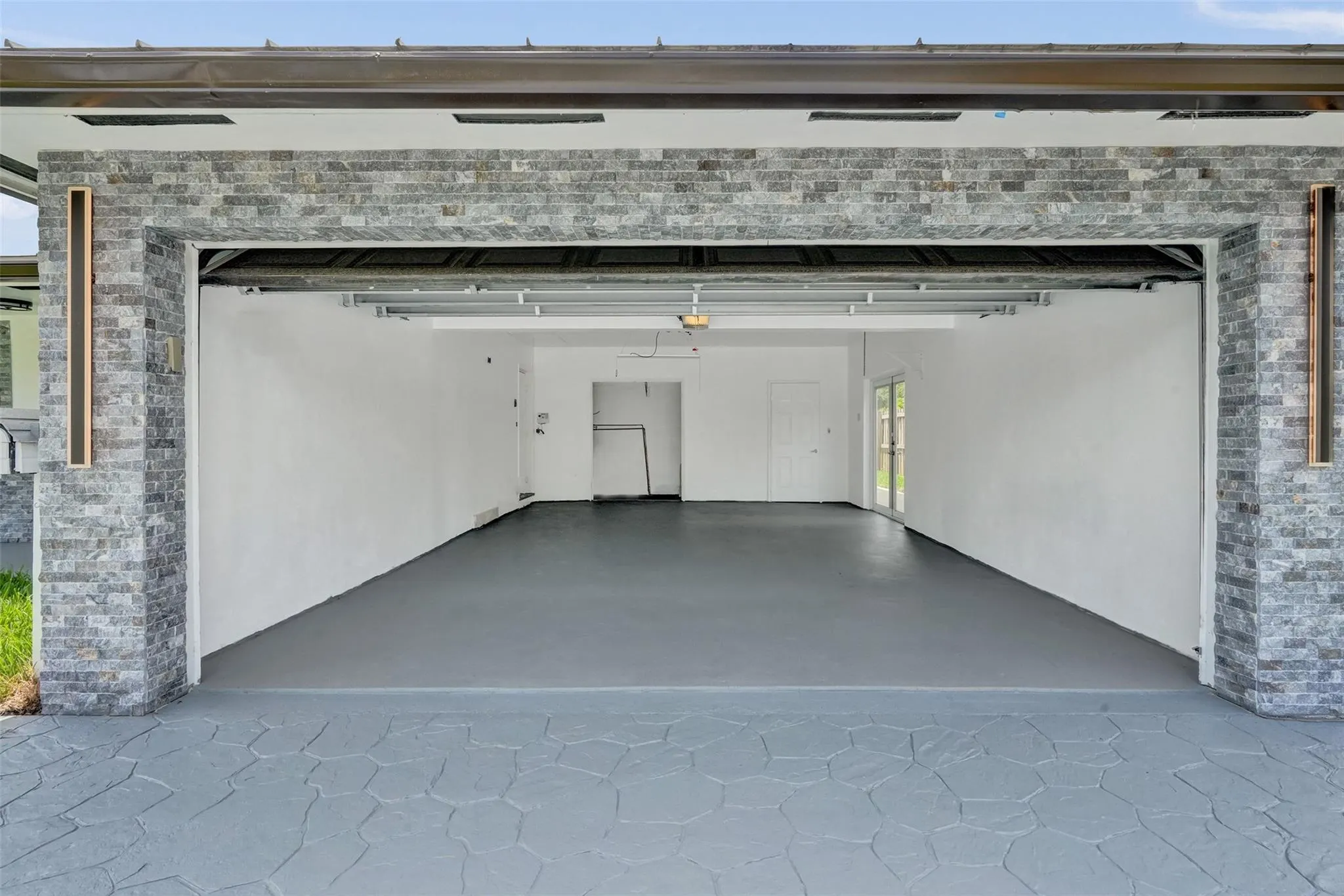 2615 NW 9th Ter