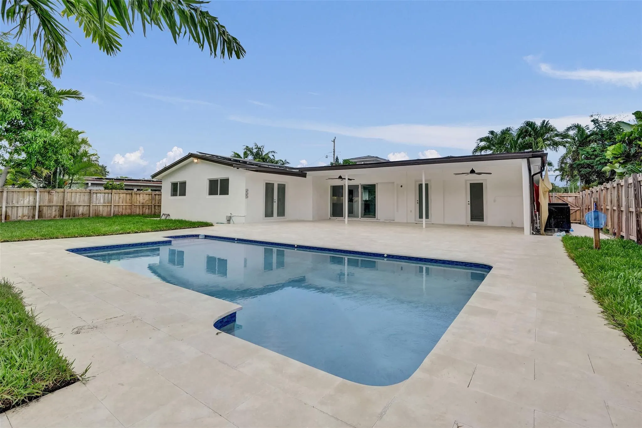 2615 NW 9th Ter