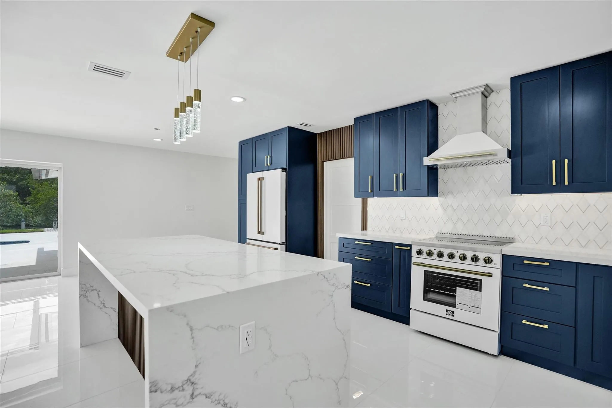 2615 NW 9th Ter