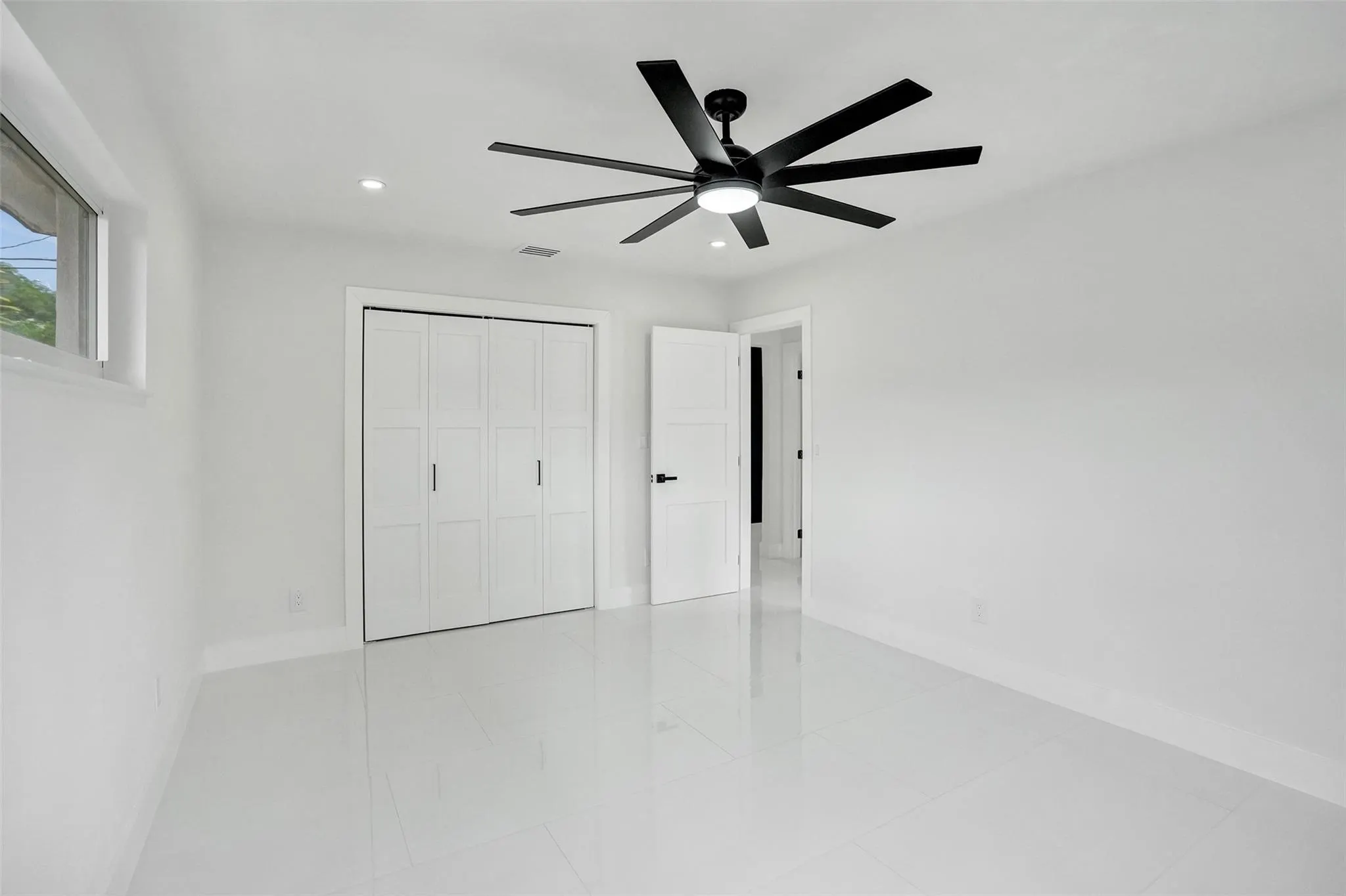 2615 NW 9th Ter