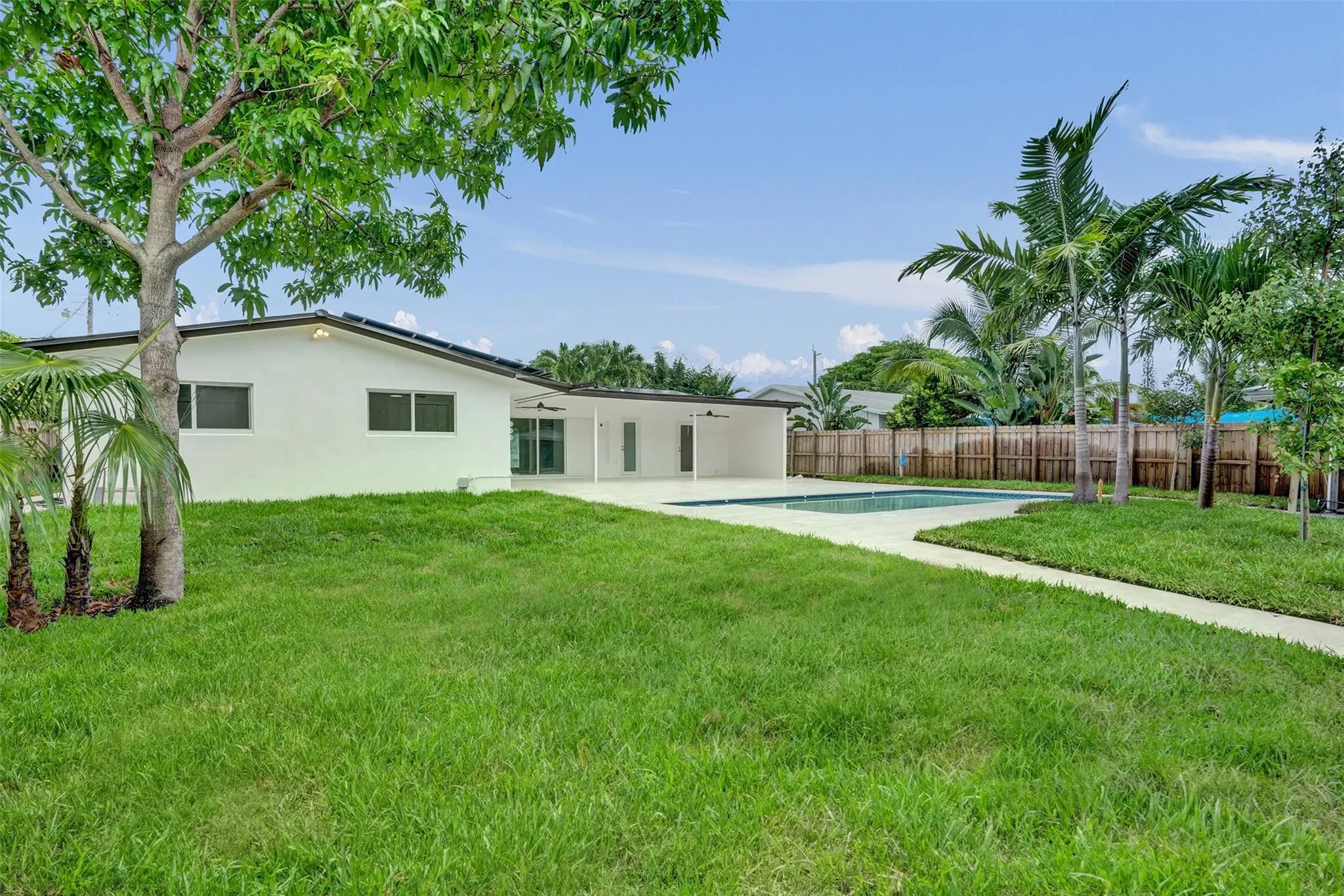 2615 NW 9th Ter