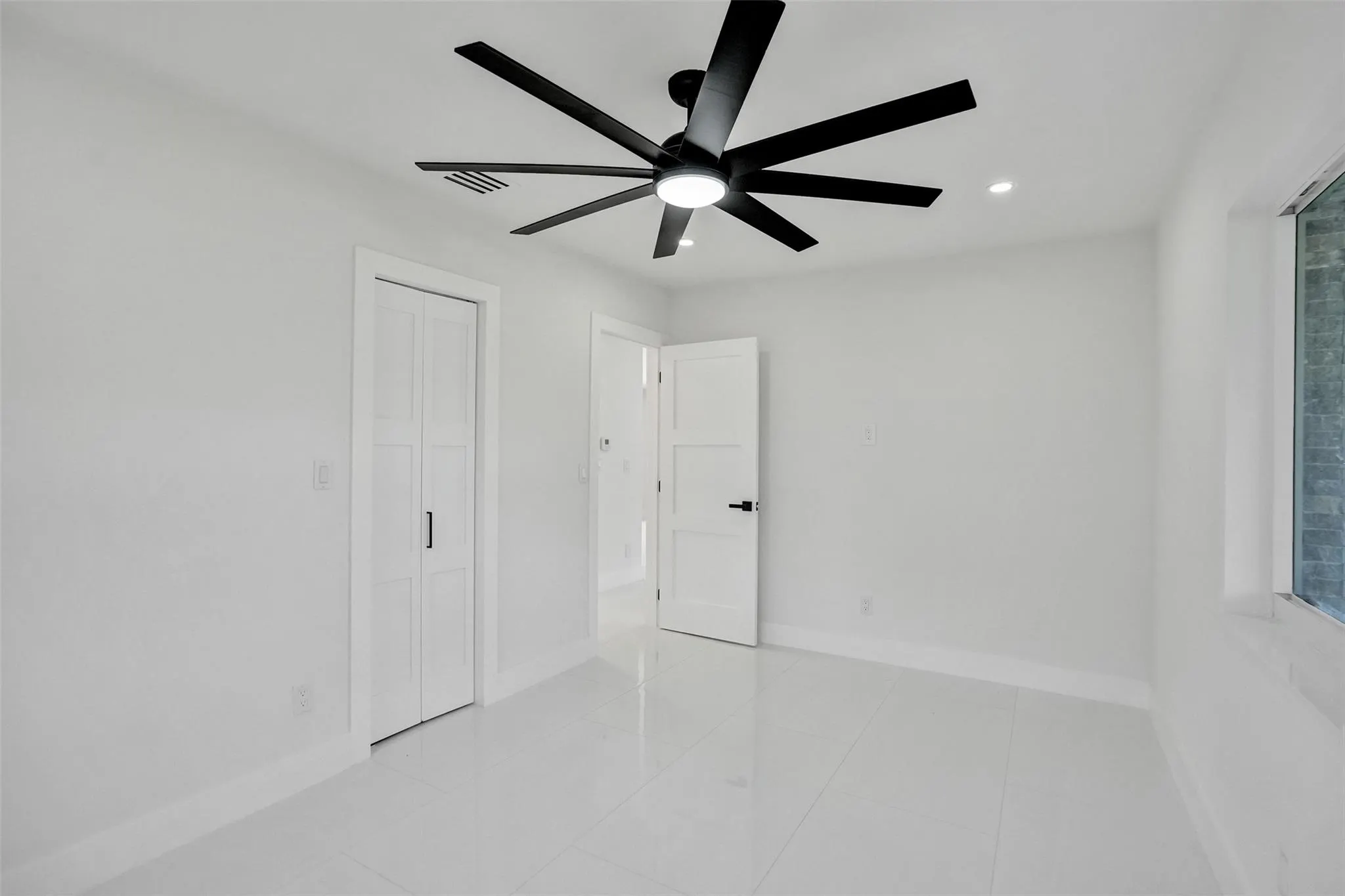 2615 NW 9th Ter