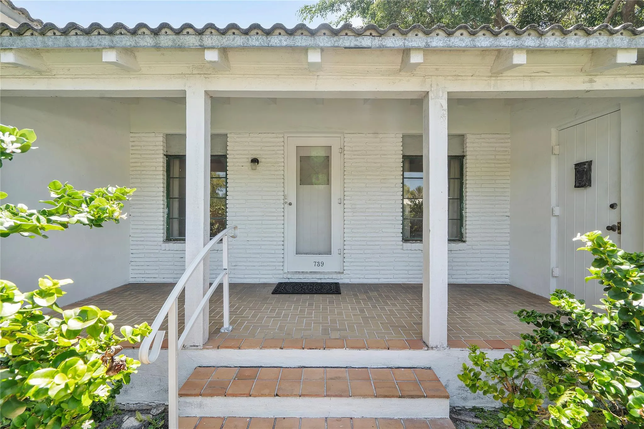 739 N Victoria Park Rd