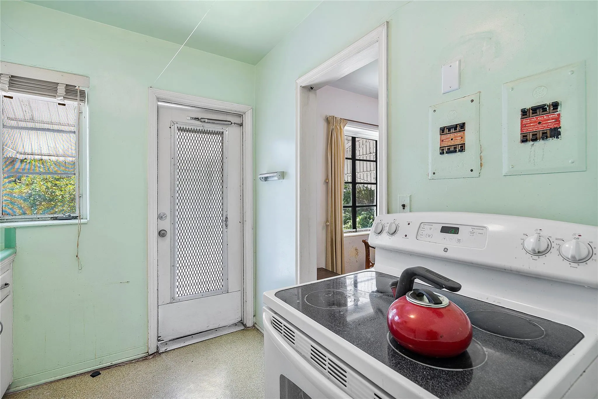 739 N Victoria Park Rd