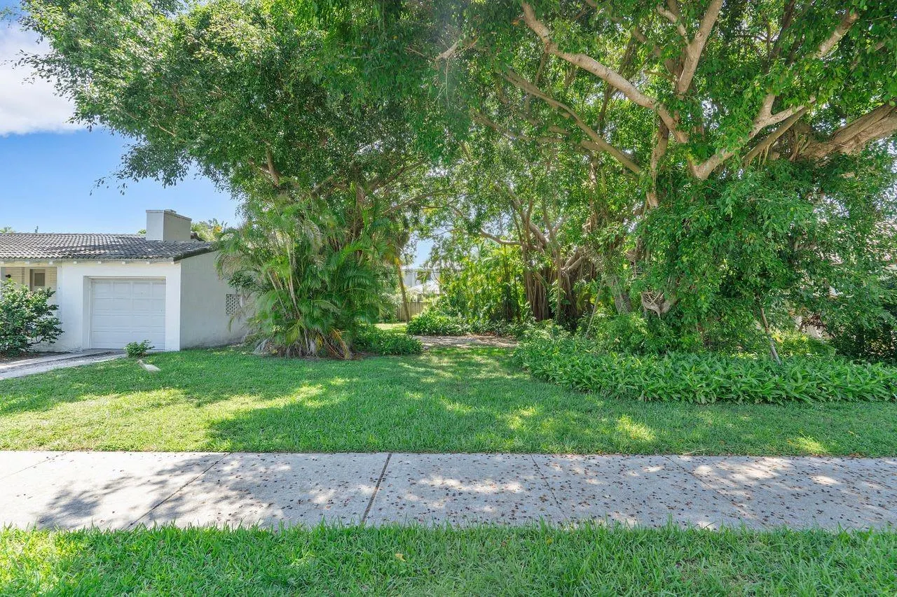 739 N Victoria Park Rd