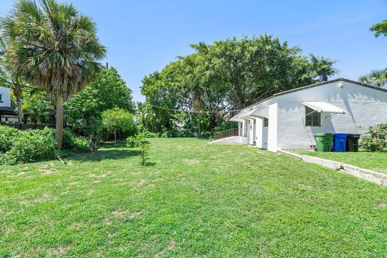 739 N Victoria Park Rd