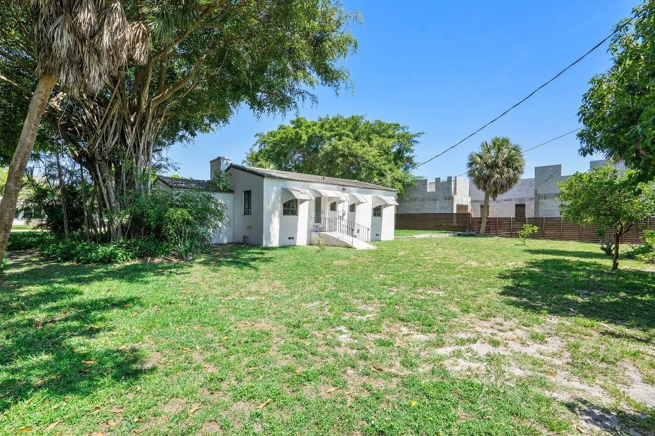 739 N Victoria Park Rd
